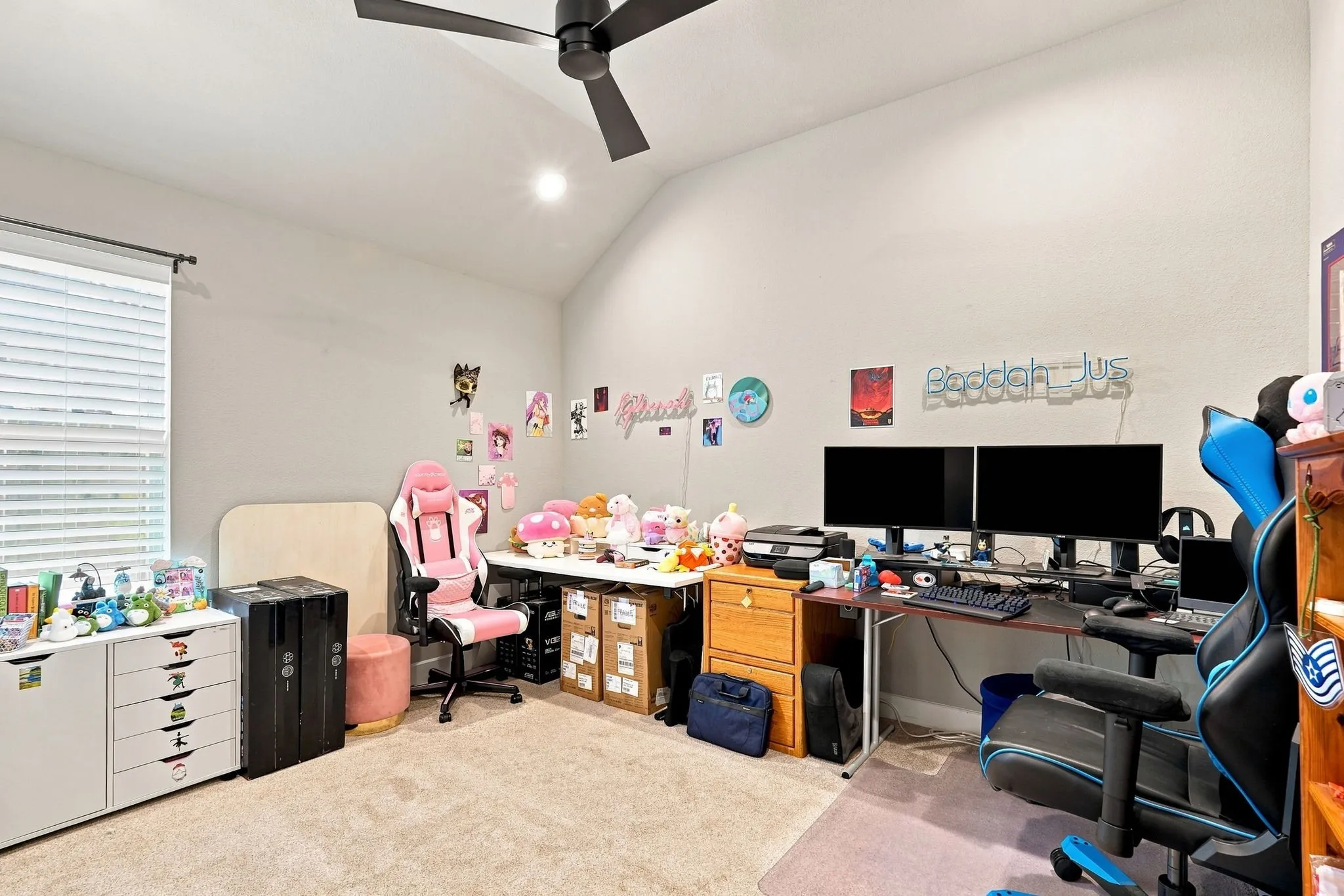 Vaulted ceiling with an attached ceiling fan and recessed lighting
