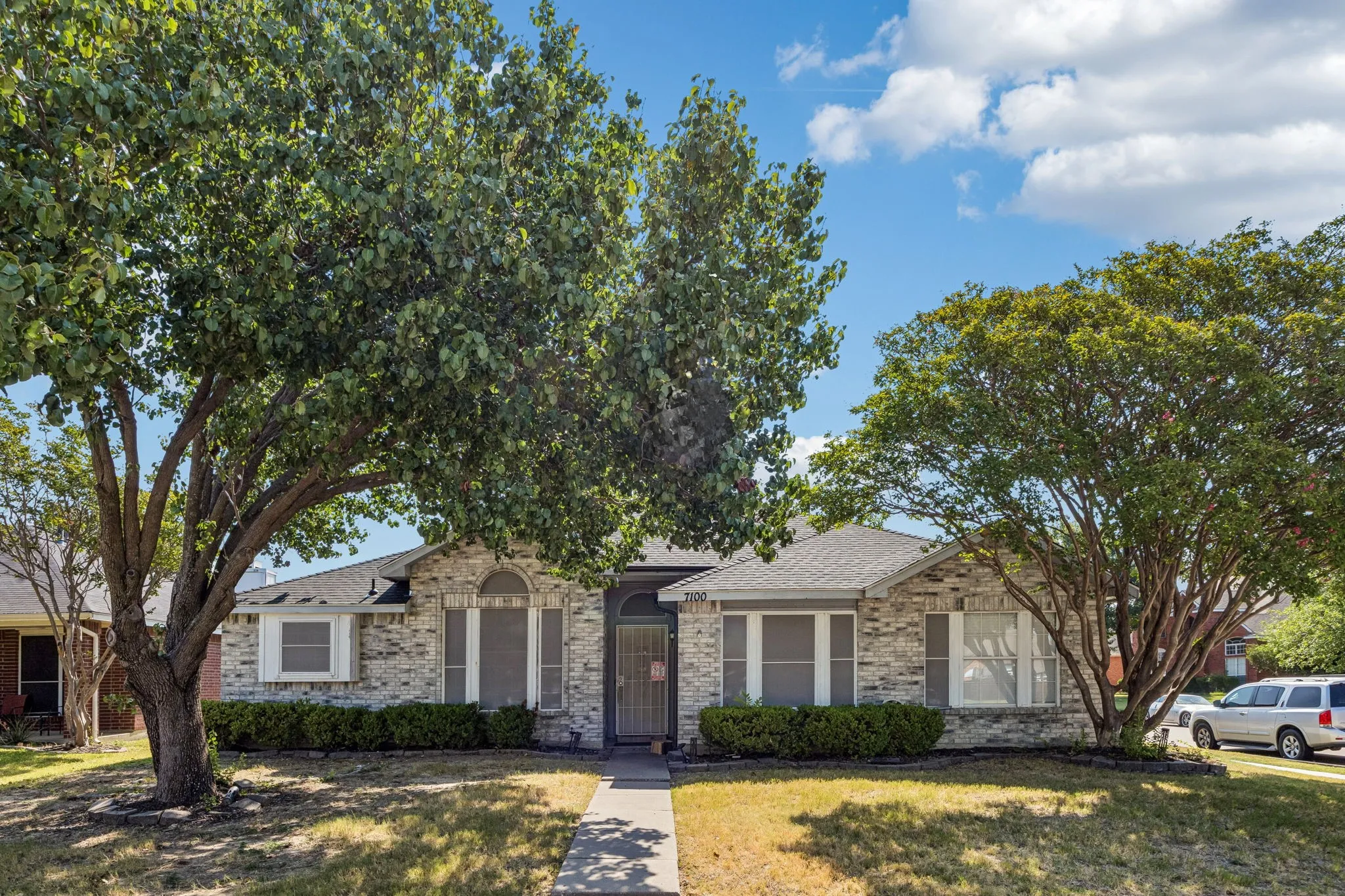 Single Family Residence For Sale in Denton County , 7100 Longo Drive, The Colony, Texas 75056, 3 Bedroom, 2 Bathroom, 2 Garage spaces, 1,667 Sqft, built in 1990, mls#21358525, Real Estate Agent in The Colony, Homes For Sale in Denton county, Homes For Sale in The Colony, Realtor in The Colony Texas, Real Estate Brokerage Independent Realty Texas, Luminita Cordes Realtor