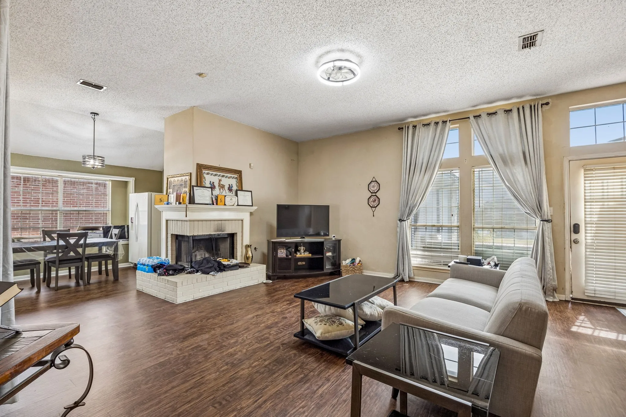 Single Family Residence For Sale in Denton County , 7100 Longo Drive, The Colony, Texas 75056, 3 Bedroom, 2 Bathroom, 2 Garage spaces, 1,667 Sqft, built in 1990, mls#21358525, Real Estate Agent in The Colony, Homes For Sale in Denton county, Homes For Sale in The Colony, Realtor in The Colony Texas, Real Estate Brokerage Independent Realty Texas, Luminita Cordes Realtor