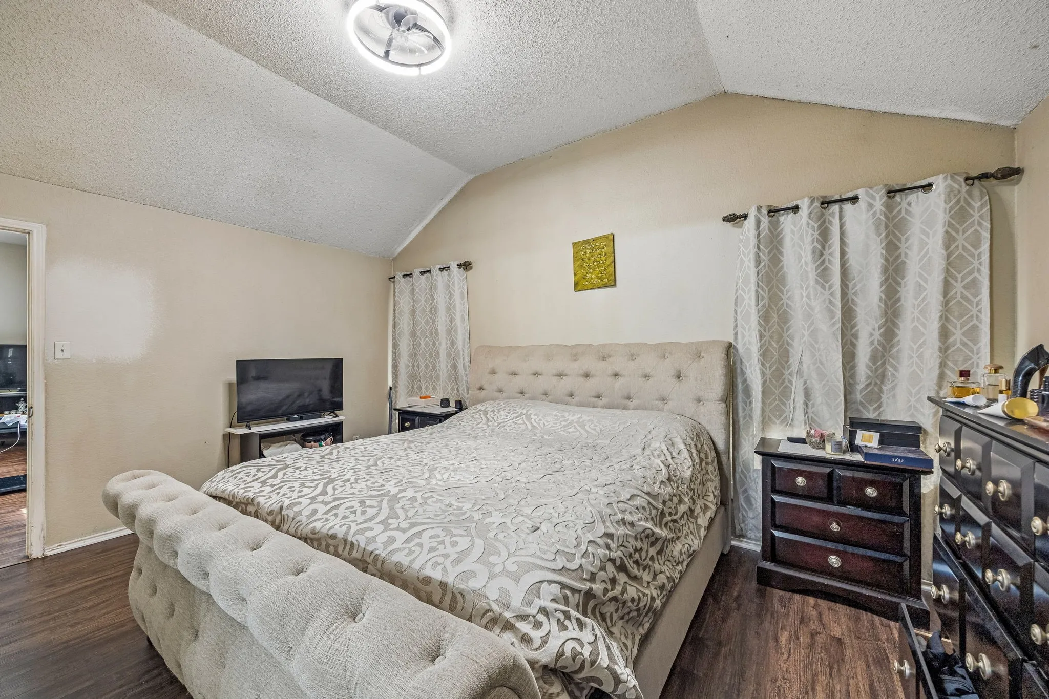 Single Family Residence For Sale in Denton County , 7100 Longo Drive, The Colony, Texas 75056, 3 Bedroom, 2 Bathroom, 2 Garage spaces, 1,667 Sqft, built in 1990, mls#21358525, Real Estate Agent in The Colony, Homes For Sale in Denton county, Homes For Sale in The Colony, Realtor in The Colony Texas, Real Estate Brokerage Independent Realty Texas, Luminita Cordes Realtor