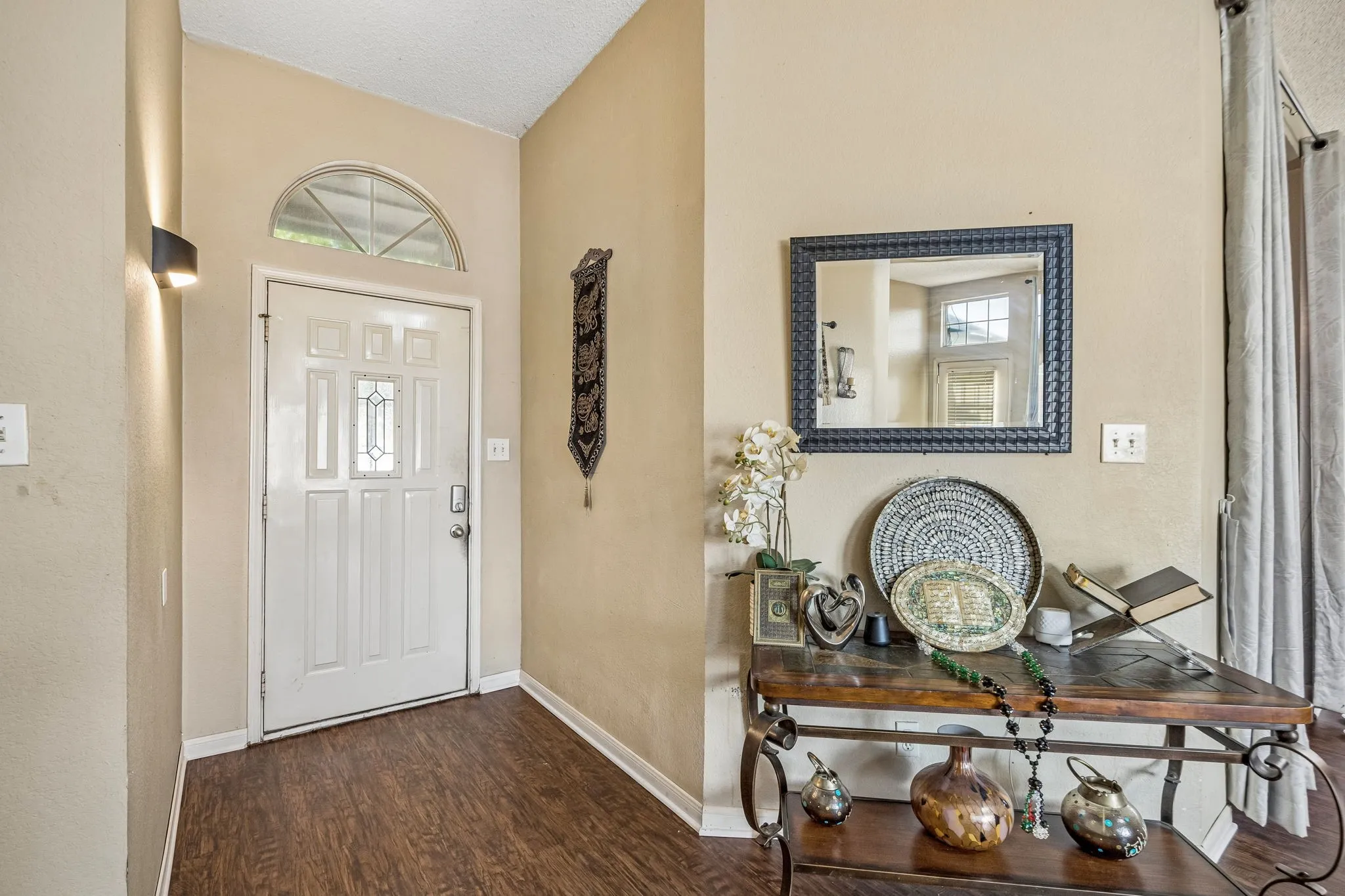 Single Family Residence For Sale in Denton County , 7100 Longo Drive, The Colony, Texas 75056, 3 Bedroom, 2 Bathroom, 2 Garage spaces, 1,667 Sqft, built in 1990, mls#21358525, Real Estate Agent in The Colony, Homes For Sale in Denton county, Homes For Sale in The Colony, Realtor in The Colony Texas, Real Estate Brokerage Independent Realty Texas, Luminita Cordes Realtor