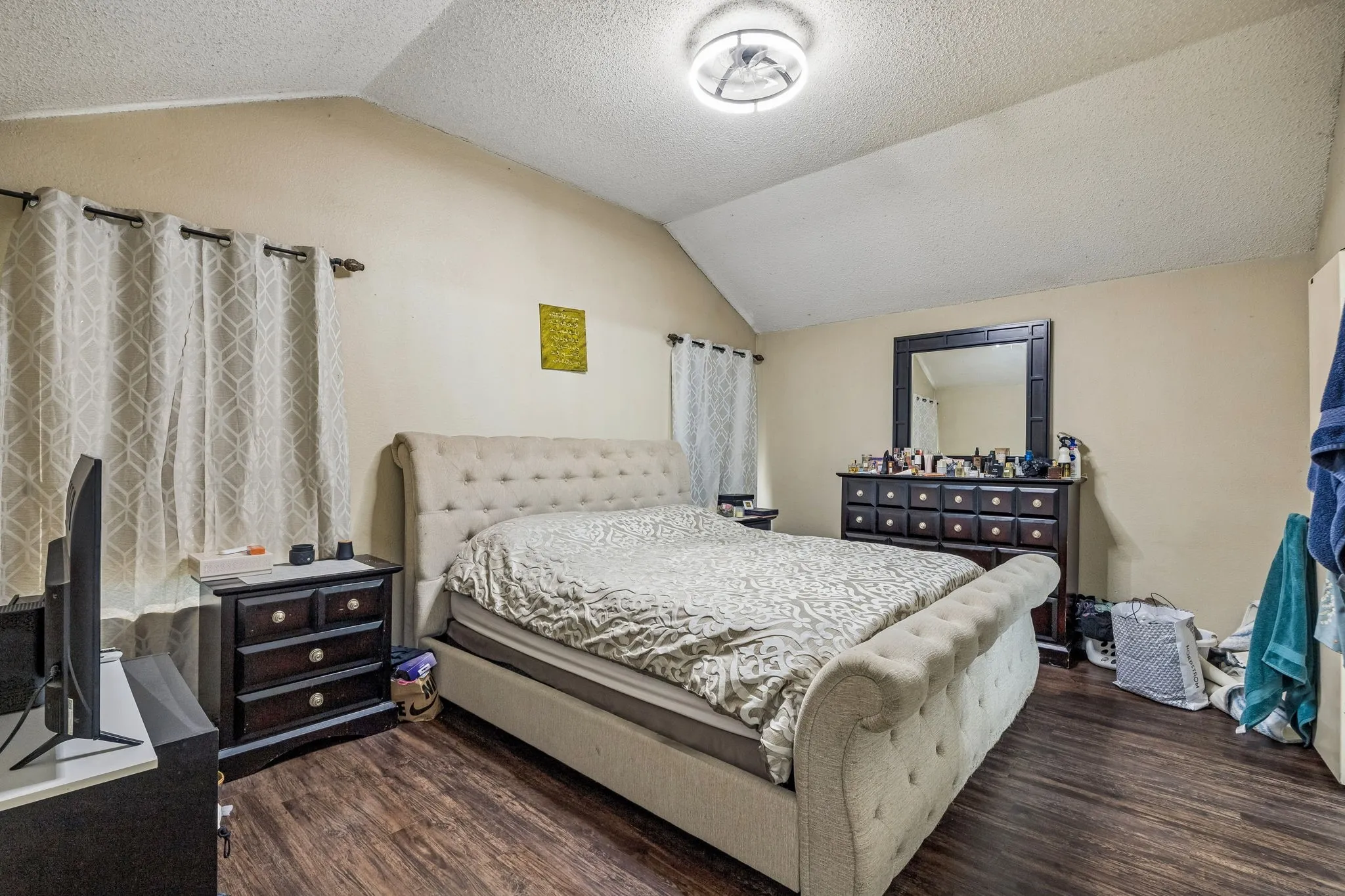 Single Family Residence For Sale in Denton County , 7100 Longo Drive, The Colony, Texas 75056, 3 Bedroom, 2 Bathroom, 2 Garage spaces, 1,667 Sqft, built in 1990, mls#21358525, Real Estate Agent in The Colony, Homes For Sale in Denton county, Homes For Sale in The Colony, Realtor in The Colony Texas, Real Estate Brokerage Independent Realty Texas, Luminita Cordes Realtor