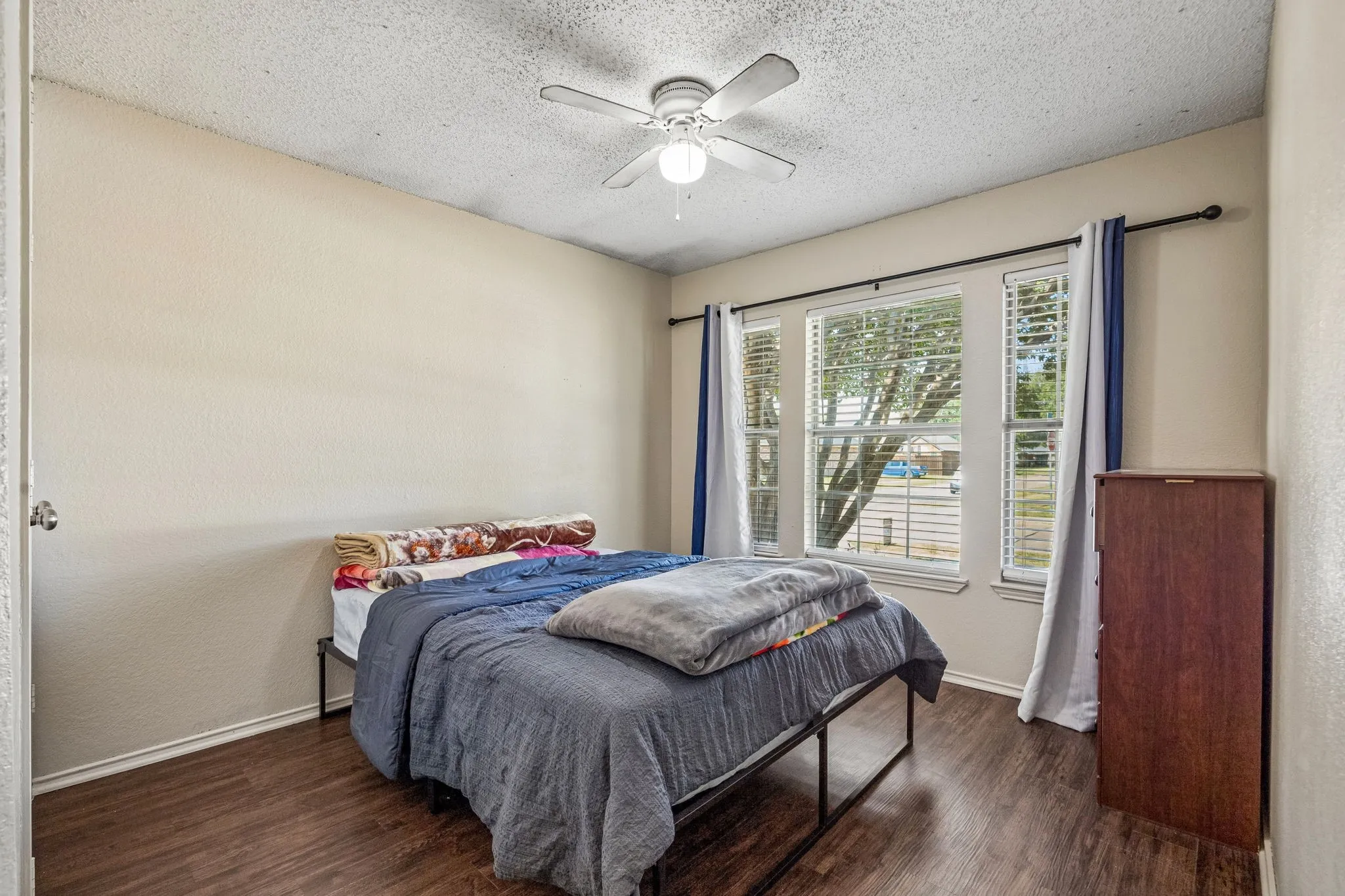 Single Family Residence For Sale in Denton County , 7100 Longo Drive, The Colony, Texas 75056, 3 Bedroom, 2 Bathroom, 2 Garage spaces, 1,667 Sqft, built in 1990, mls#21358525, Real Estate Agent in The Colony, Homes For Sale in Denton county, Homes For Sale in The Colony, Realtor in The Colony Texas, Real Estate Brokerage Independent Realty Texas, Luminita Cordes Realtor