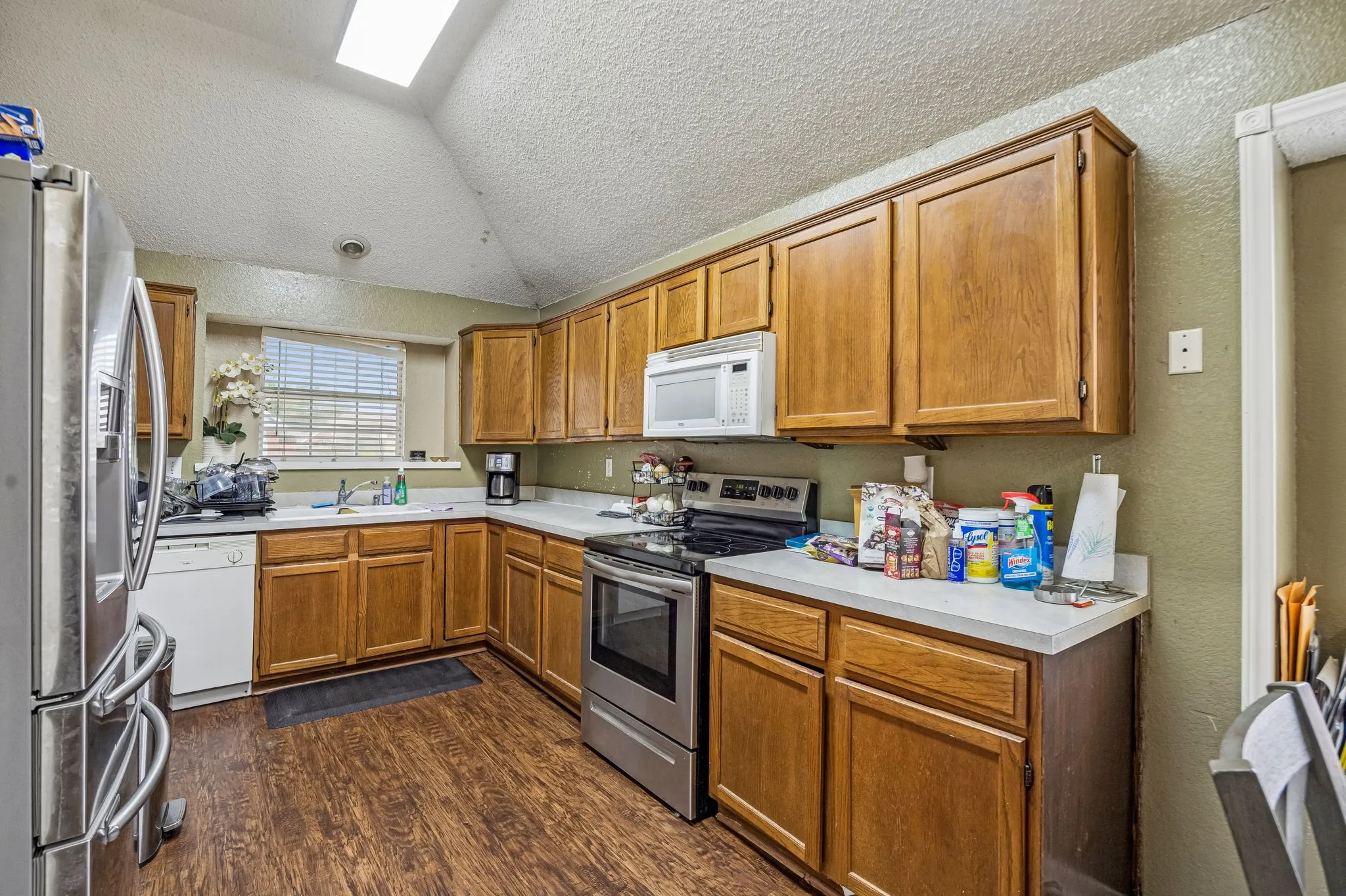 Single Family Residence For Sale in Denton County , 7100 Longo Drive, The Colony, Texas 75056, 3 Bedroom, 2 Bathroom, 2 Garage spaces, 1,667 Sqft, built in 1990, mls#21358525, Real Estate Agent in The Colony, Homes For Sale in Denton county, Homes For Sale in The Colony, Realtor in The Colony Texas, Real Estate Brokerage Independent Realty Texas, Luminita Cordes Realtor