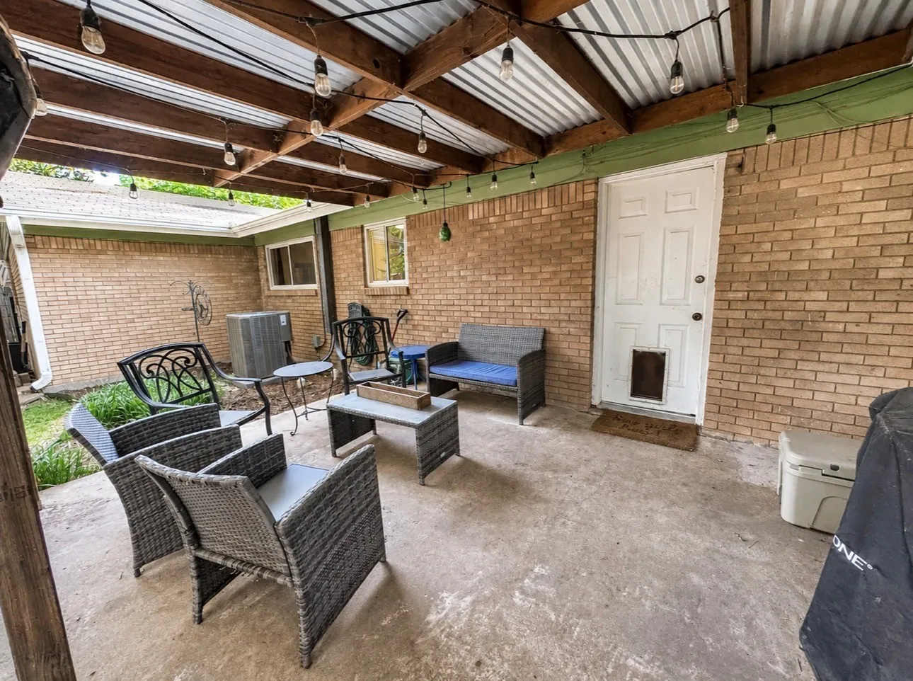 Single Family Residence For Sale in Tarrant County , 1109 Benbrook Terrace, Benbrook, Texas 76126, 3 Bedroom, 2 Bathroom, 1 Garage spaces, 1,155 Sqft, built in 1961, mls#21359160, Real Estate Agent in Benbrook, Homes For Sale in Tarrant county, Homes For Sale in Benbrook, Realtor in Benbrook Texas, Real Estate Brokerage Independent Realty Texas, Luminita Cordes Realtor