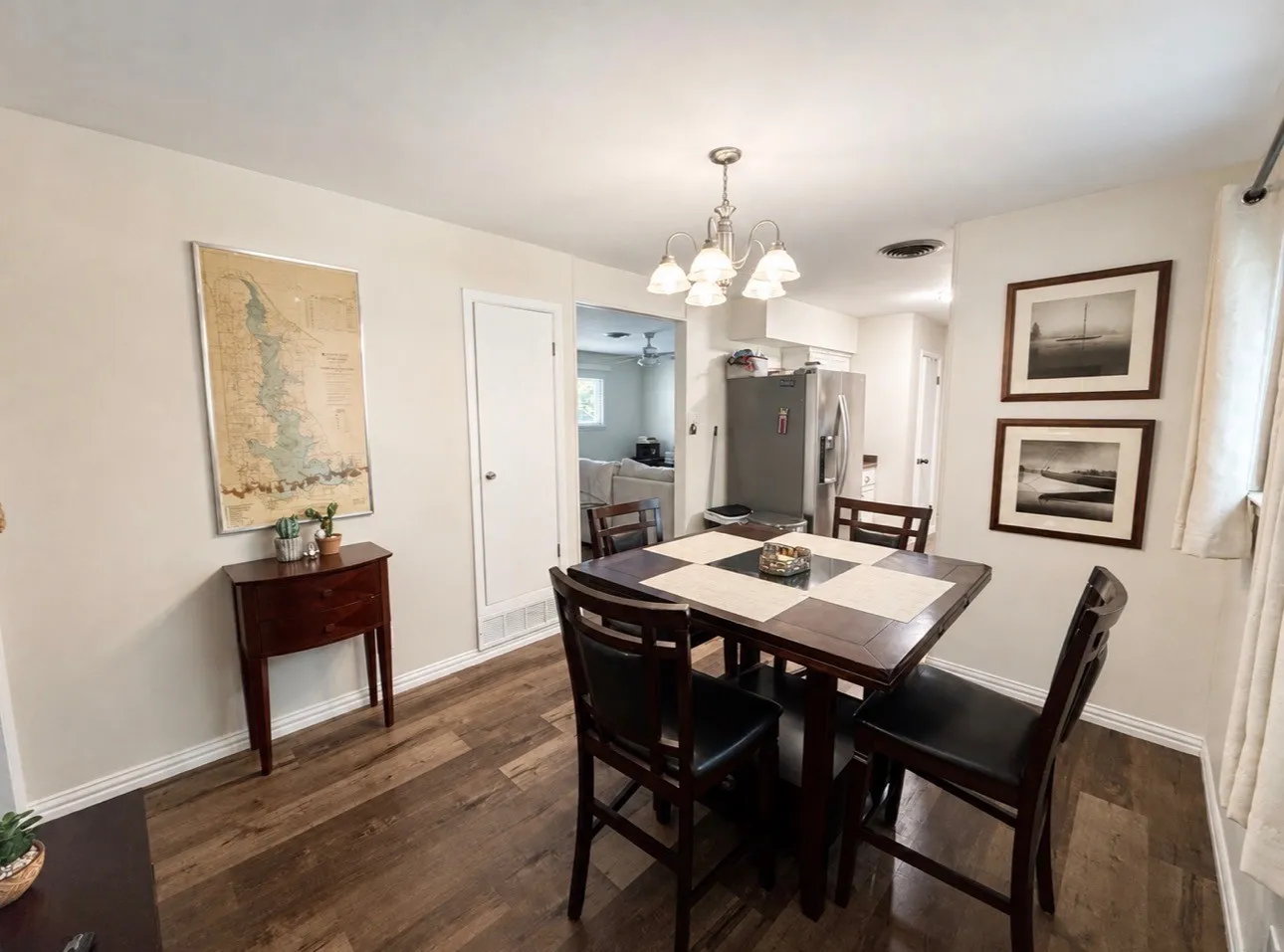 Single Family Residence For Sale in Tarrant County , 1109 Benbrook Terrace, Benbrook, Texas 76126, 3 Bedroom, 2 Bathroom, 1 Garage spaces, 1,155 Sqft, built in 1961, mls#21359160, Real Estate Agent in Benbrook, Homes For Sale in Tarrant county, Homes For Sale in Benbrook, Realtor in Benbrook Texas, Real Estate Brokerage Independent Realty Texas, Luminita Cordes Realtor