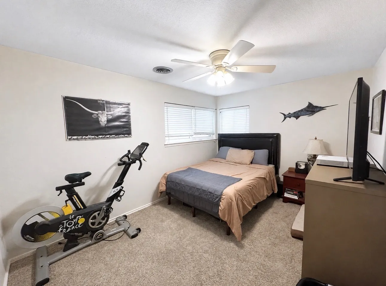 Single Family Residence For Sale in Tarrant County , 1109 Benbrook Terrace, Benbrook, Texas 76126, 3 Bedroom, 2 Bathroom, 1 Garage spaces, 1,155 Sqft, built in 1961, mls#21359160, Real Estate Agent in Benbrook, Homes For Sale in Tarrant county, Homes For Sale in Benbrook, Realtor in Benbrook Texas, Real Estate Brokerage Independent Realty Texas, Luminita Cordes Realtor