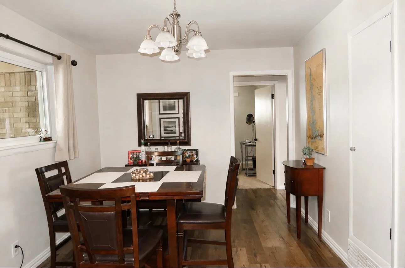 Single Family Residence For Sale in Tarrant County , 1109 Benbrook Terrace, Benbrook, Texas 76126, 3 Bedroom, 2 Bathroom, 1 Garage spaces, 1,155 Sqft, built in 1961, mls#21359160, Real Estate Agent in Benbrook, Homes For Sale in Tarrant county, Homes For Sale in Benbrook, Realtor in Benbrook Texas, Real Estate Brokerage Independent Realty Texas, Luminita Cordes Realtor