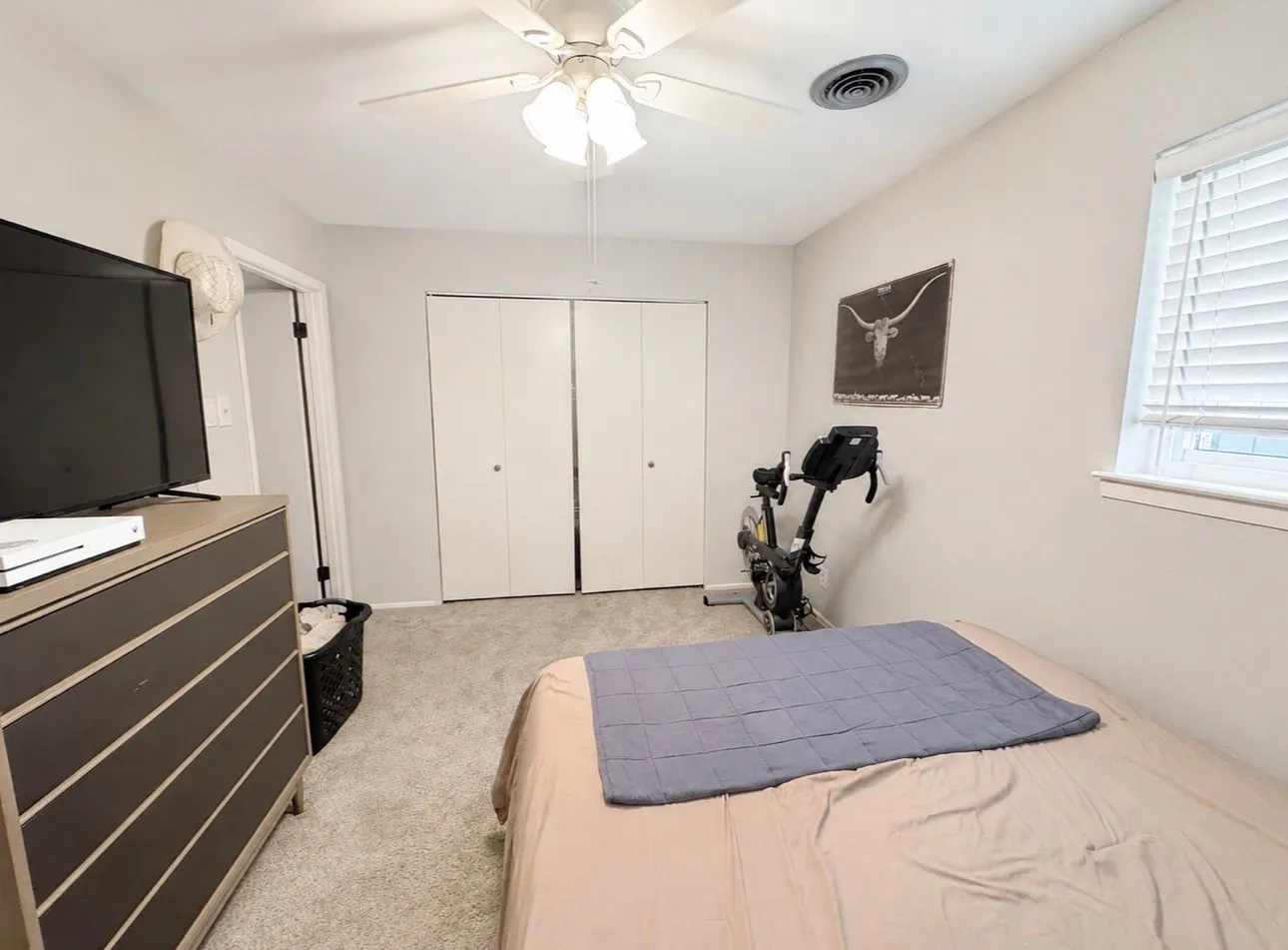 Single Family Residence For Sale in Tarrant County , 1109 Benbrook Terrace, Benbrook, Texas 76126, 3 Bedroom, 2 Bathroom, 1 Garage spaces, 1,155 Sqft, built in 1961, mls#21359160, Real Estate Agent in Benbrook, Homes For Sale in Tarrant county, Homes For Sale in Benbrook, Realtor in Benbrook Texas, Real Estate Brokerage Independent Realty Texas, Luminita Cordes Realtor