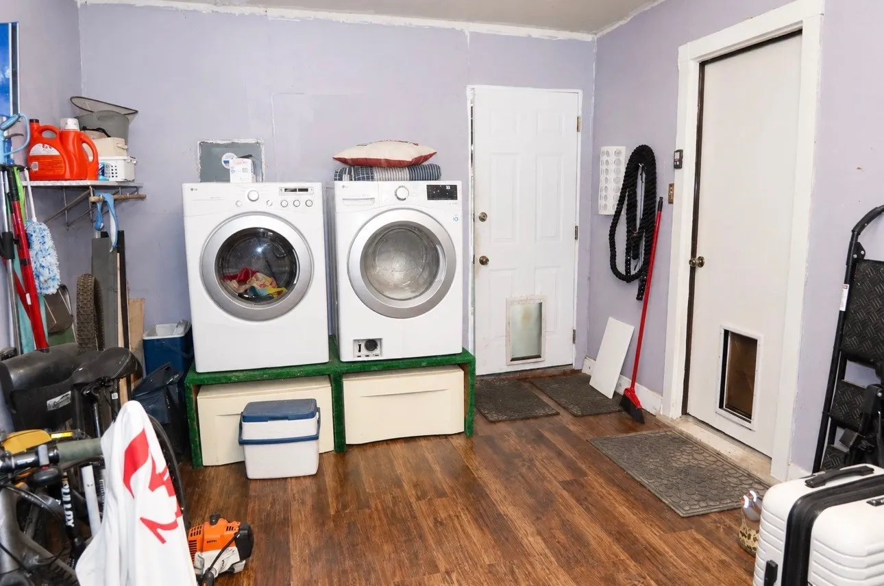 Single Family Residence For Sale in Tarrant County , 1109 Benbrook Terrace, Benbrook, Texas 76126, 3 Bedroom, 2 Bathroom, 1 Garage spaces, 1,155 Sqft, built in 1961, mls#21359160, Real Estate Agent in Benbrook, Homes For Sale in Tarrant county, Homes For Sale in Benbrook, Realtor in Benbrook Texas, Real Estate Brokerage Independent Realty Texas, Luminita Cordes Realtor