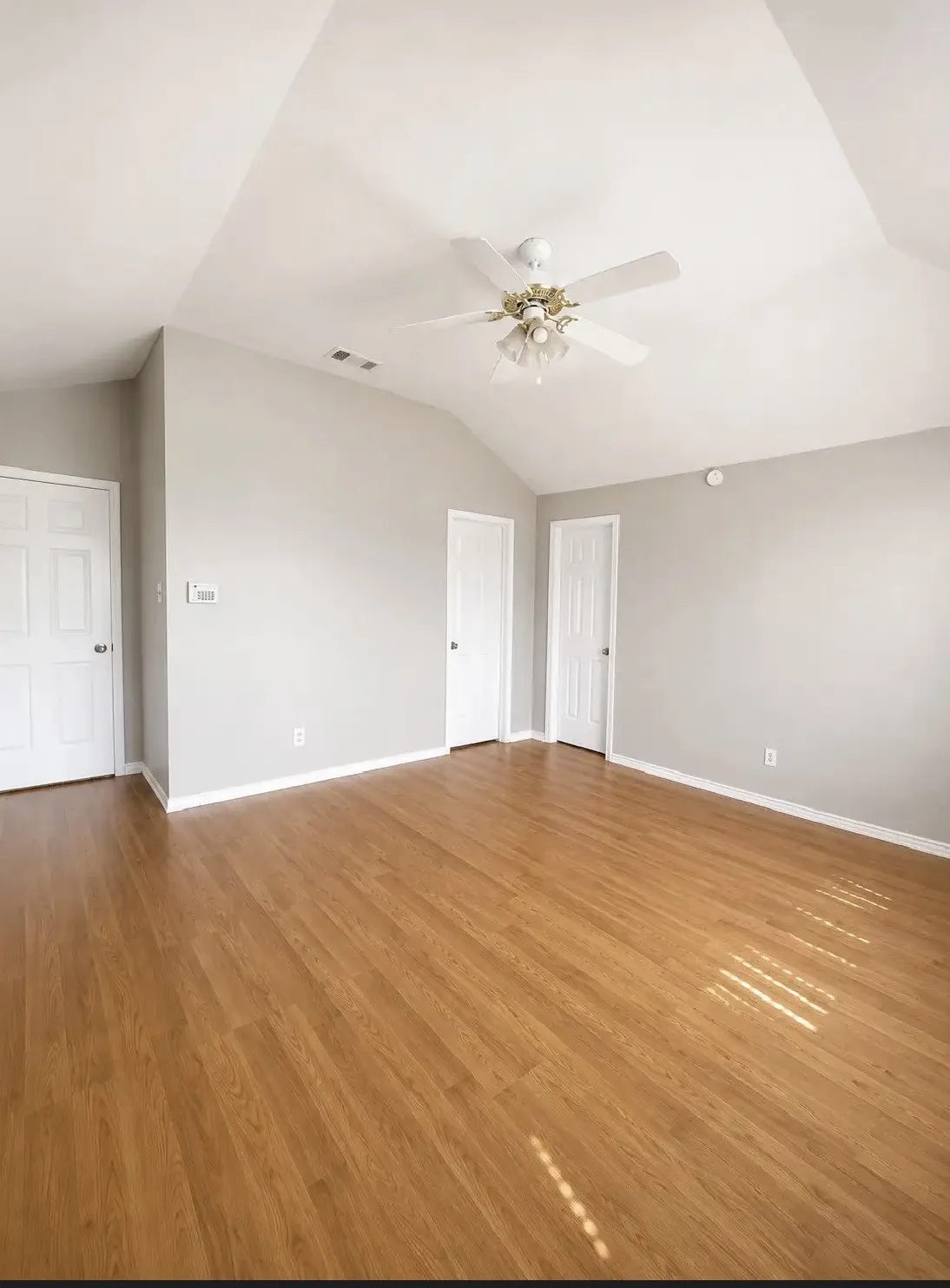 Single Family Residence For Rent in Dallas County , 2401 Autumndale Drive, Mesquite, Texas 75150, 3 Bedroom, 3 Bathroom, Garage spaces, 2,837 Sqft, built in 1988, mls#21359524, Real Estate Agent in Mesquite, Homes For Rent in Dallas county, Homes For Rent in Mesquite, Realtor in Mesquite Texas, Real Estate Brokerage Independent Realty Texas, Luminita Cordes Realtor