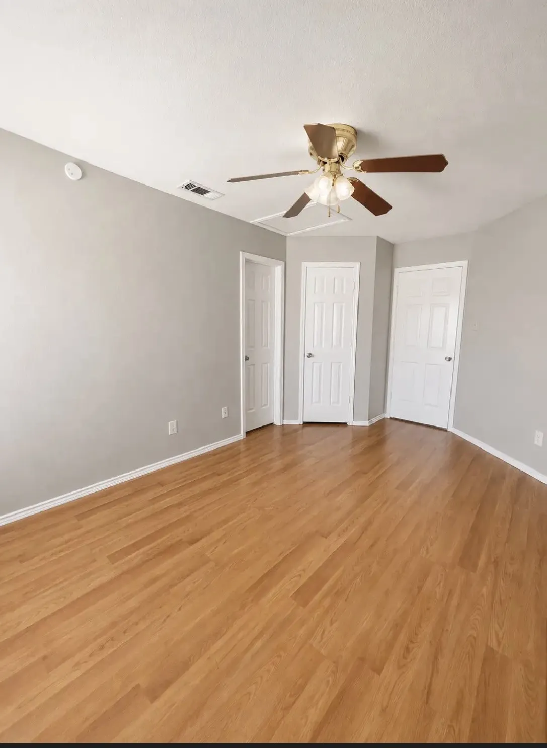 Single Family Residence For Rent in Dallas County , 2401 Autumndale Drive, Mesquite, Texas 75150, 3 Bedroom, 3 Bathroom, Garage spaces, 2,837 Sqft, built in 1988, mls#21359524, Real Estate Agent in Mesquite, Homes For Rent in Dallas county, Homes For Rent in Mesquite, Realtor in Mesquite Texas, Real Estate Brokerage Independent Realty Texas, Luminita Cordes Realtor