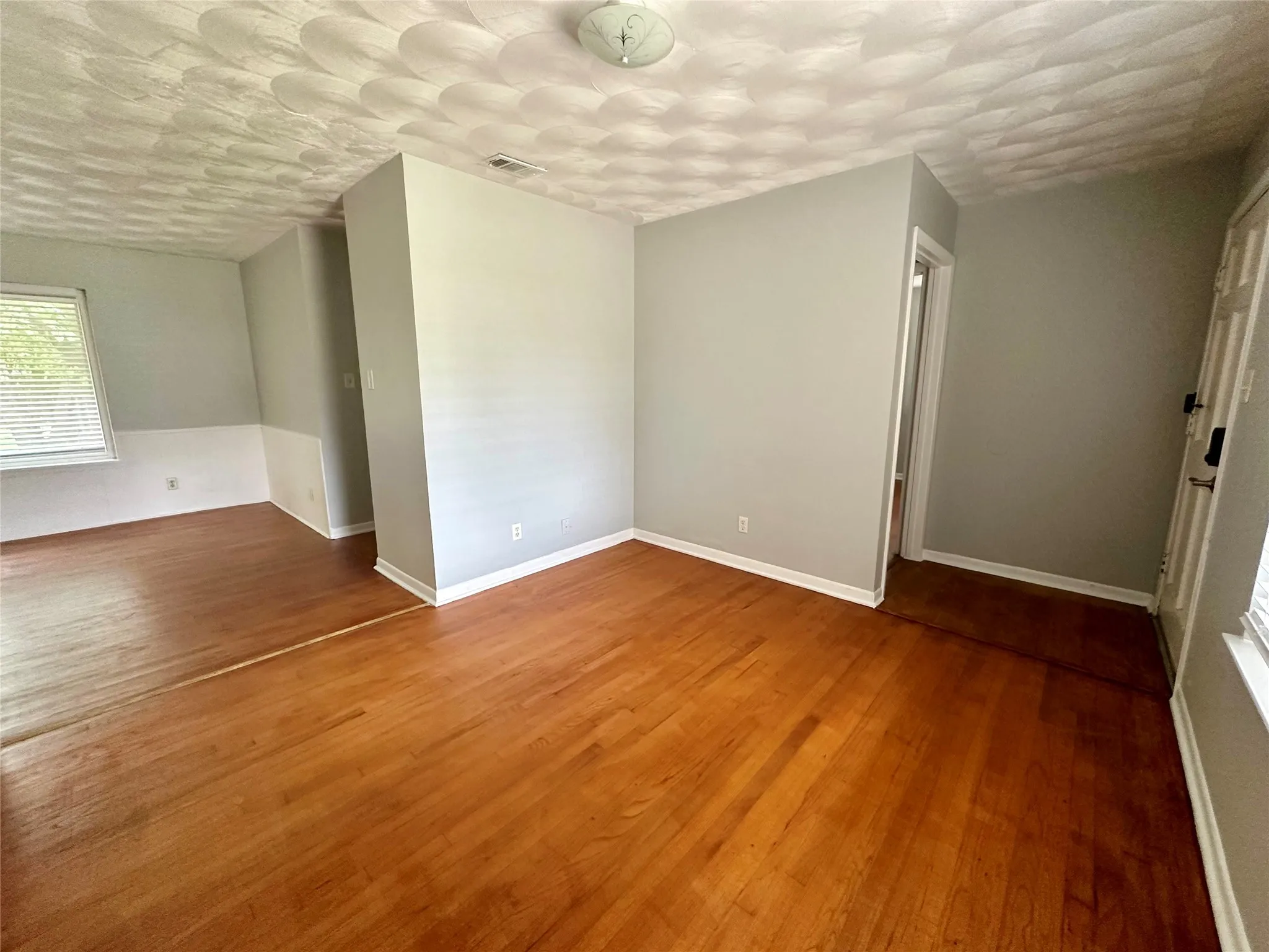 Single Family Residence For Sale in Kaufman County , 922 Downing Street, Forney, Texas 75126, 3 Bedroom, 2 Bathroom, 2 Garage spaces, 1,432 Sqft, built in 1975, mls#21335174, Real Estate Agent in Forney, Homes For Sale in Kaufman county, Homes For Sale in Forney, Realtor in Forney Texas, Real Estate Brokerage Independent Realty Texas, Luminita Cordes Realtor
