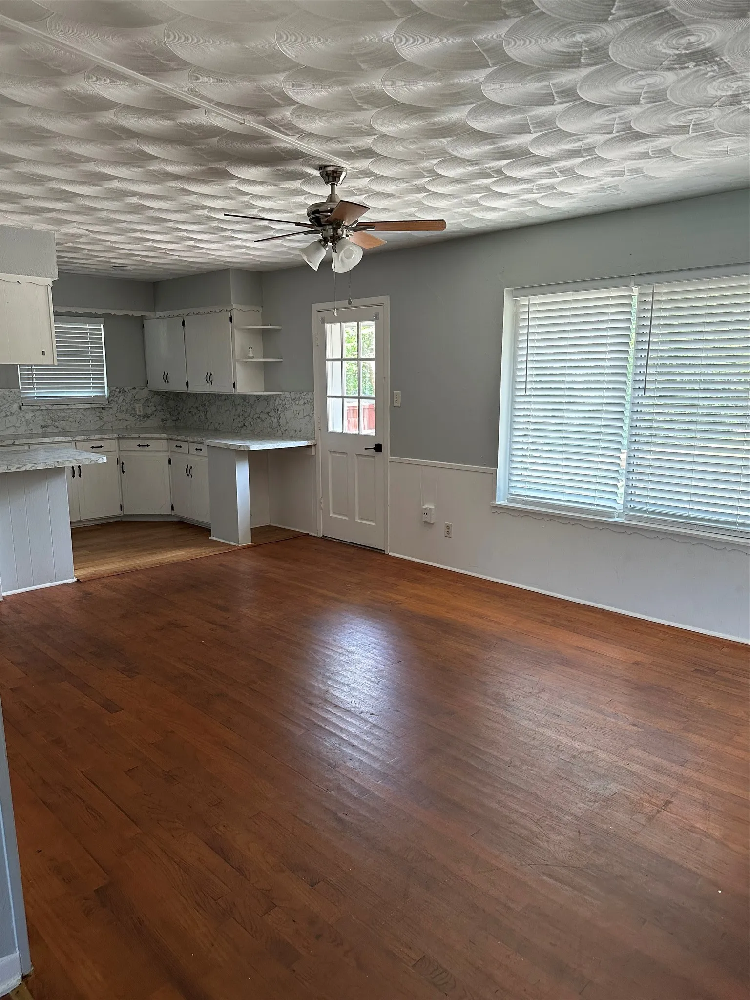 Single Family Residence For Sale in Kaufman County , 922 Downing Street, Forney, Texas 75126, 3 Bedroom, 2 Bathroom, 2 Garage spaces, 1,432 Sqft, built in 1975, mls#21335174, Real Estate Agent in Forney, Homes For Sale in Kaufman county, Homes For Sale in Forney, Realtor in Forney Texas, Real Estate Brokerage Independent Realty Texas, Luminita Cordes Realtor