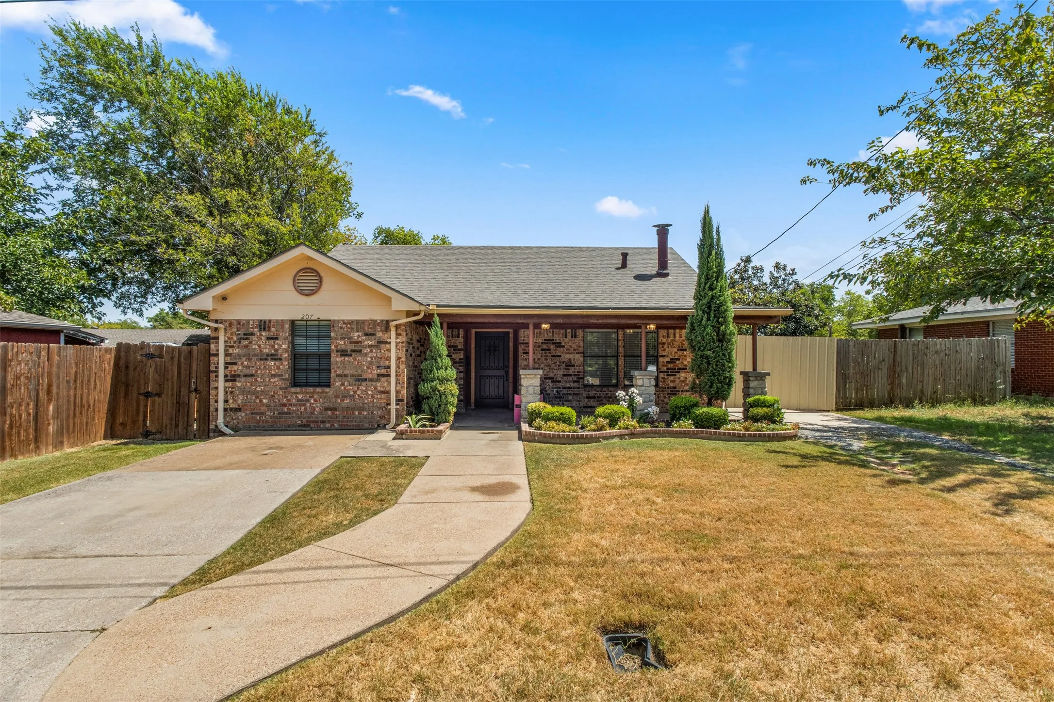 Single Family Residence For Rent in Tarrant County , 207 Washington Avenue, Saginaw, Texas 76179, 4 Bedroom, 2 Bathroom, 1 Garage spaces, 1,400 Sqft, built in 1986, mls#21359503, Real Estate Agent in Saginaw, Homes For Rent in Tarrant county, Homes For Rent in Saginaw, Realtor in Saginaw Texas, Real Estate Brokerage Independent Realty Texas, Luminita Cordes Realtor