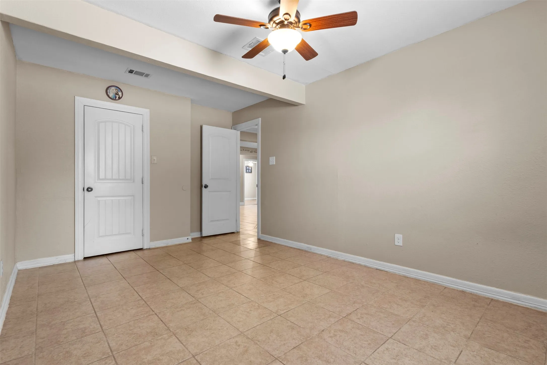 Single Family Residence For Rent in Tarrant County , 207 Washington Avenue, Saginaw, Texas 76179, 4 Bedroom, 2 Bathroom, 1 Garage spaces, 1,400 Sqft, built in 1986, mls#21359503, Real Estate Agent in Saginaw, Homes For Rent in Tarrant county, Homes For Rent in Saginaw, Realtor in Saginaw Texas, Real Estate Brokerage Independent Realty Texas, Luminita Cordes Realtor