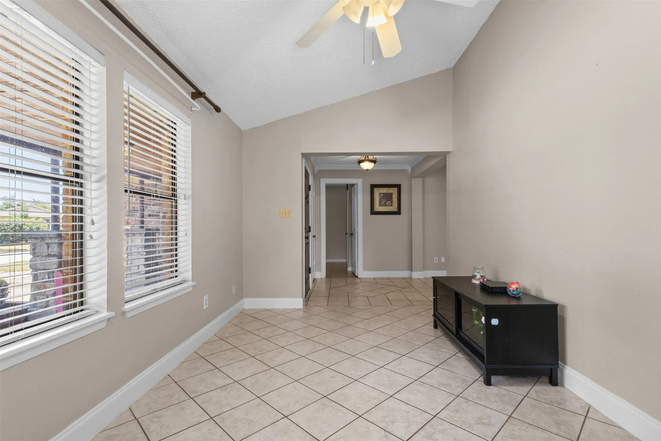 Single Family Residence For Rent in Tarrant County , 207 Washington Avenue, Saginaw, Texas 76179, 4 Bedroom, 2 Bathroom, 1 Garage spaces, 1,400 Sqft, built in 1986, mls#21359503, Real Estate Agent in Saginaw, Homes For Rent in Tarrant county, Homes For Rent in Saginaw, Realtor in Saginaw Texas, Real Estate Brokerage Independent Realty Texas, Luminita Cordes Realtor