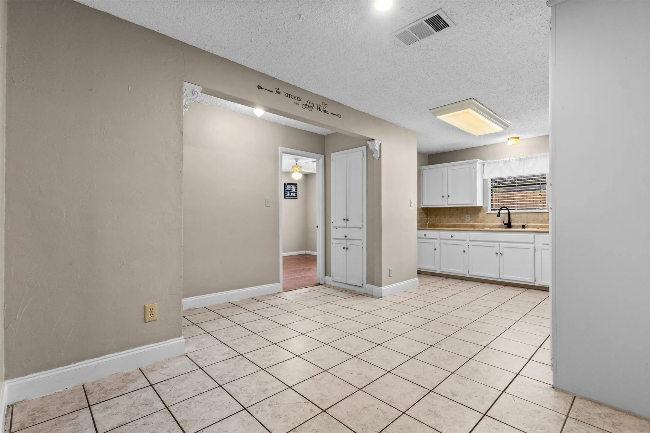 Single Family Residence For Rent in Tarrant County , 207 Washington Avenue, Saginaw, Texas 76179, 4 Bedroom, 2 Bathroom, 1 Garage spaces, 1,400 Sqft, built in 1986, mls#21359503, Real Estate Agent in Saginaw, Homes For Rent in Tarrant county, Homes For Rent in Saginaw, Realtor in Saginaw Texas, Real Estate Brokerage Independent Realty Texas, Luminita Cordes Realtor