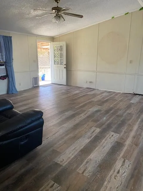 Mobile Home For Sale in Rains County , 548 E US Highway 69, Point, Texas 75472, 3 Bedroom, 2 Bathroom, Garage spaces, 1,200 Sqft, built in 2001, Price $190,000, mls#21359528, Real Estate Agent in Point, Homes For Sale in Rains county, Homes For Sale in Point, Realtor in Point Texas, Real Estate Brokerage Independent Realty Texas, Luminita Cordes Realtor