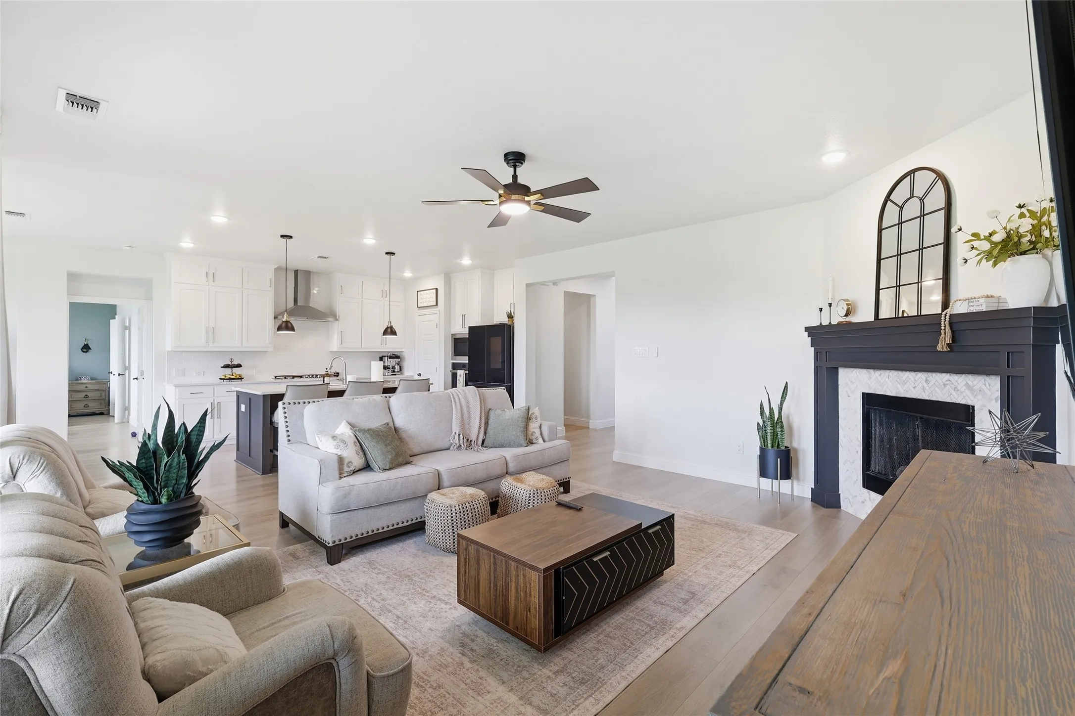 Single Family Residence For Rent in Grayson County , 1422 Shaker Hills Road, Gunter, Texas 75058, 4 Bedroom, 3 Bathroom, 2 Garage spaces, 3,154 Sqft, built in 2021, mls#21358384, Real Estate Agent in Gunter, Homes For Rent in Grayson county, Homes For Rent in Gunter, Realtor in Gunter Texas, Real Estate Brokerage Independent Realty Texas, Luminita Cordes Realtor