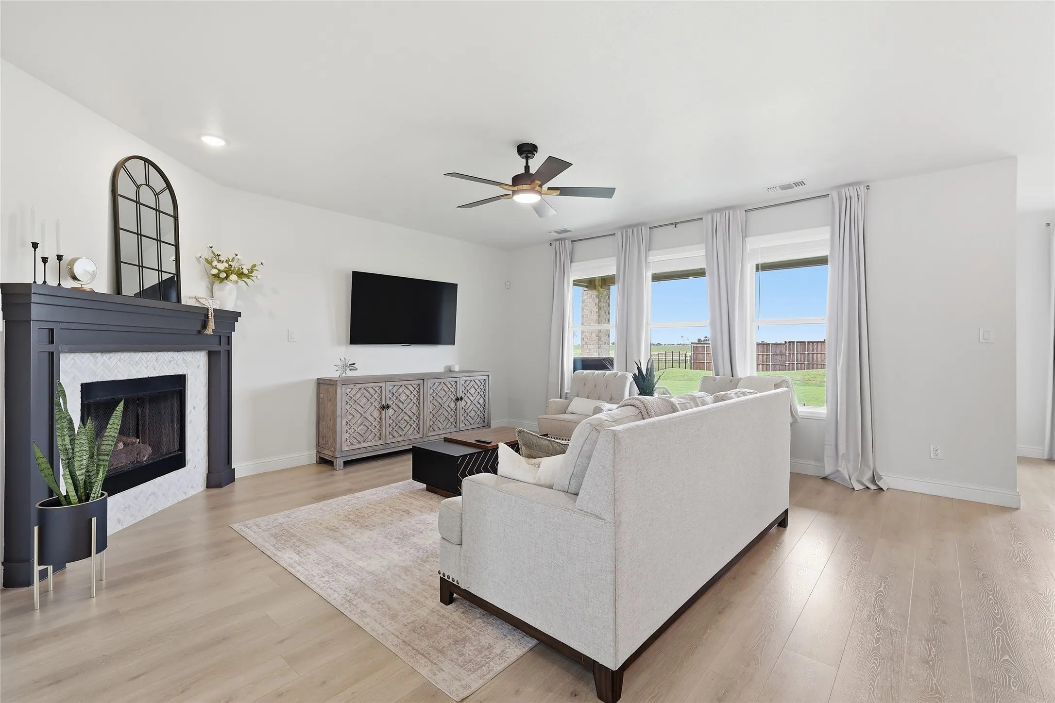 Single Family Residence For Rent in Grayson County , 1422 Shaker Hills Road, Gunter, Texas 75058, 4 Bedroom, 3 Bathroom, 2 Garage spaces, 3,154 Sqft, built in 2021, mls#21358384, Real Estate Agent in Gunter, Homes For Rent in Grayson county, Homes For Rent in Gunter, Realtor in Gunter Texas, Real Estate Brokerage Independent Realty Texas, Luminita Cordes Realtor