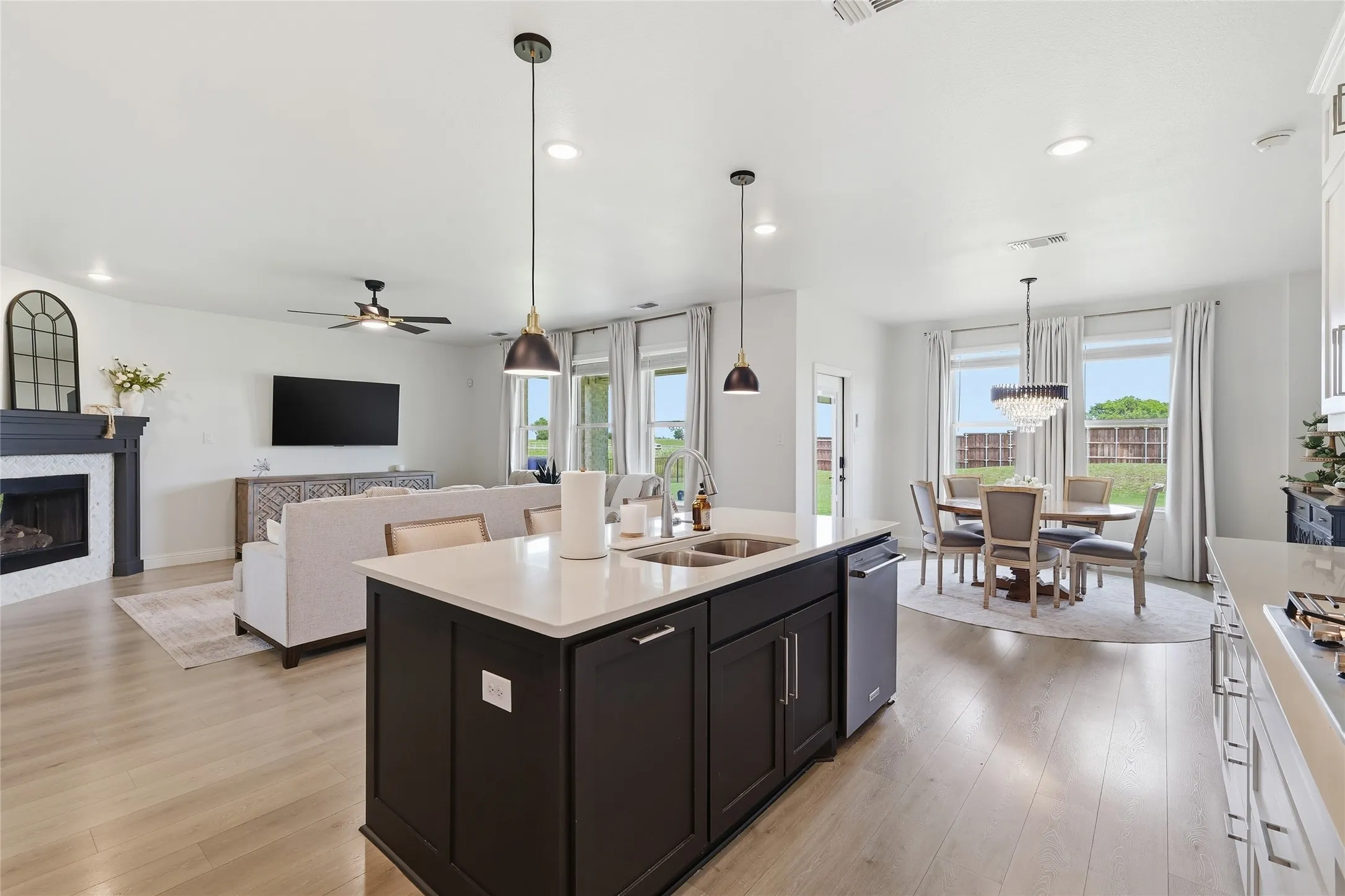 Single Family Residence For Rent in Grayson County , 1422 Shaker Hills Road, Gunter, Texas 75058, 4 Bedroom, 3 Bathroom, 2 Garage spaces, 3,154 Sqft, built in 2021, mls#21358384, Real Estate Agent in Gunter, Homes For Rent in Grayson county, Homes For Rent in Gunter, Realtor in Gunter Texas, Real Estate Brokerage Independent Realty Texas, Luminita Cordes Realtor