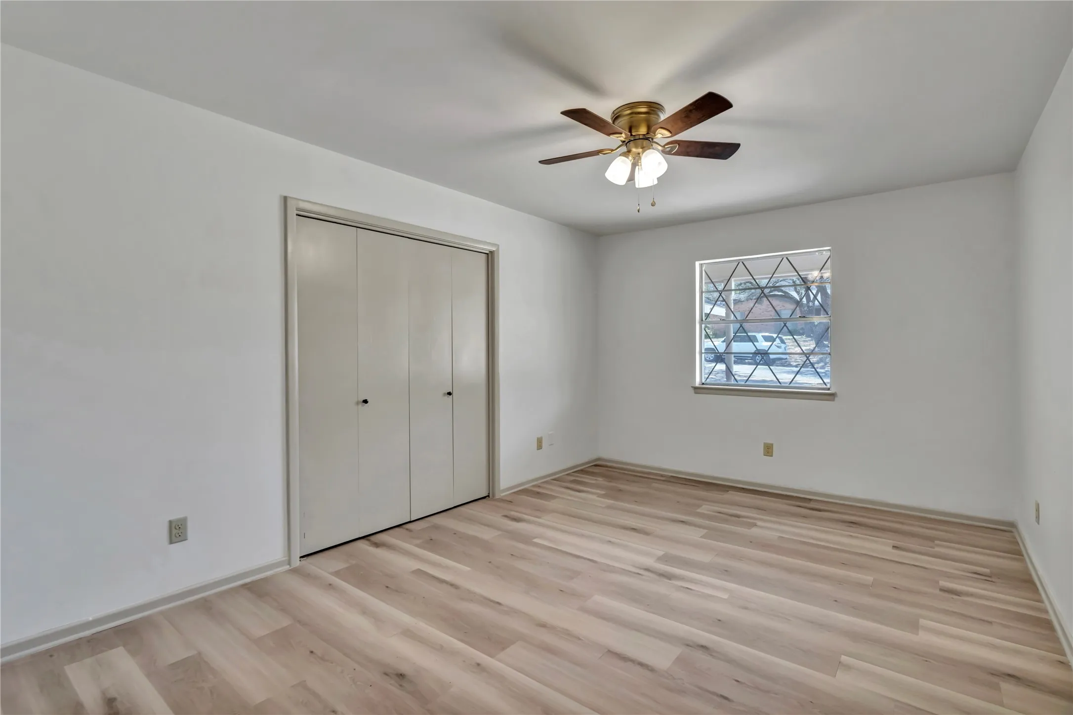 Single Family Residence For Sale in Parker County , 601 State Street, Weatherford, Texas 76086, 4 Bedroom, 2 Bathroom, 2 Garage spaces, 1,593 Sqft, built in 1968, mls#21356490, Real Estate Agent in Weatherford, Homes For Sale in Parker county, Homes For Sale in Weatherford, Realtor in Weatherford Texas, Real Estate Brokerage Independent Realty Texas, Luminita Cordes Realtor