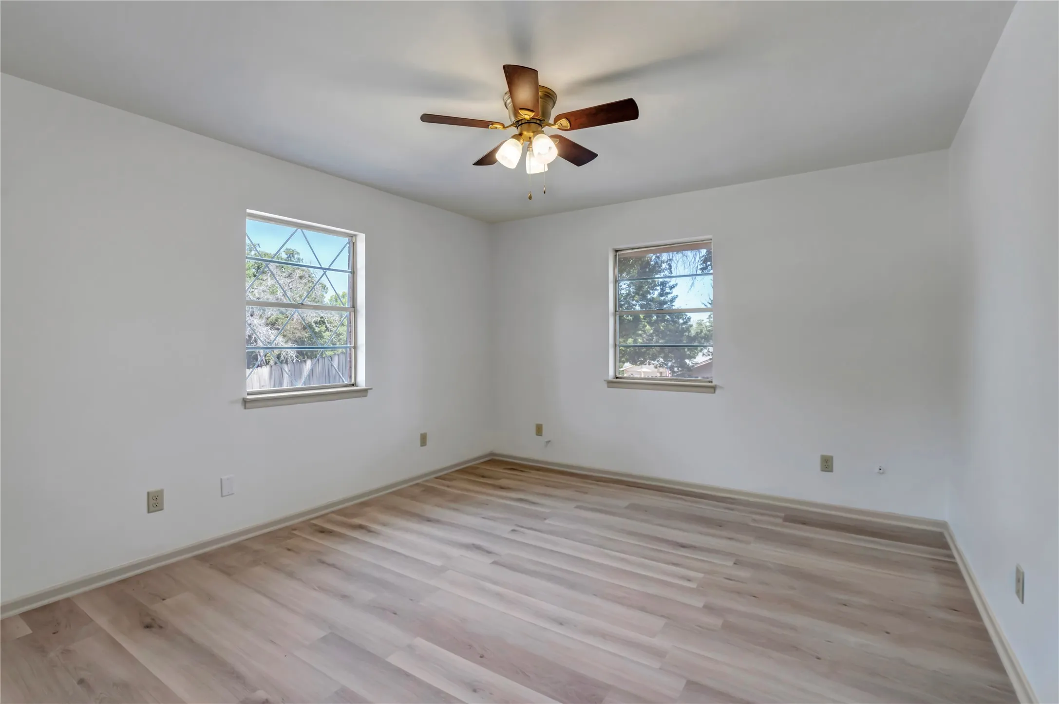 Single Family Residence For Sale in Parker County , 601 State Street, Weatherford, Texas 76086, 4 Bedroom, 2 Bathroom, 2 Garage spaces, 1,593 Sqft, built in 1968, mls#21356490, Real Estate Agent in Weatherford, Homes For Sale in Parker county, Homes For Sale in Weatherford, Realtor in Weatherford Texas, Real Estate Brokerage Independent Realty Texas, Luminita Cordes Realtor