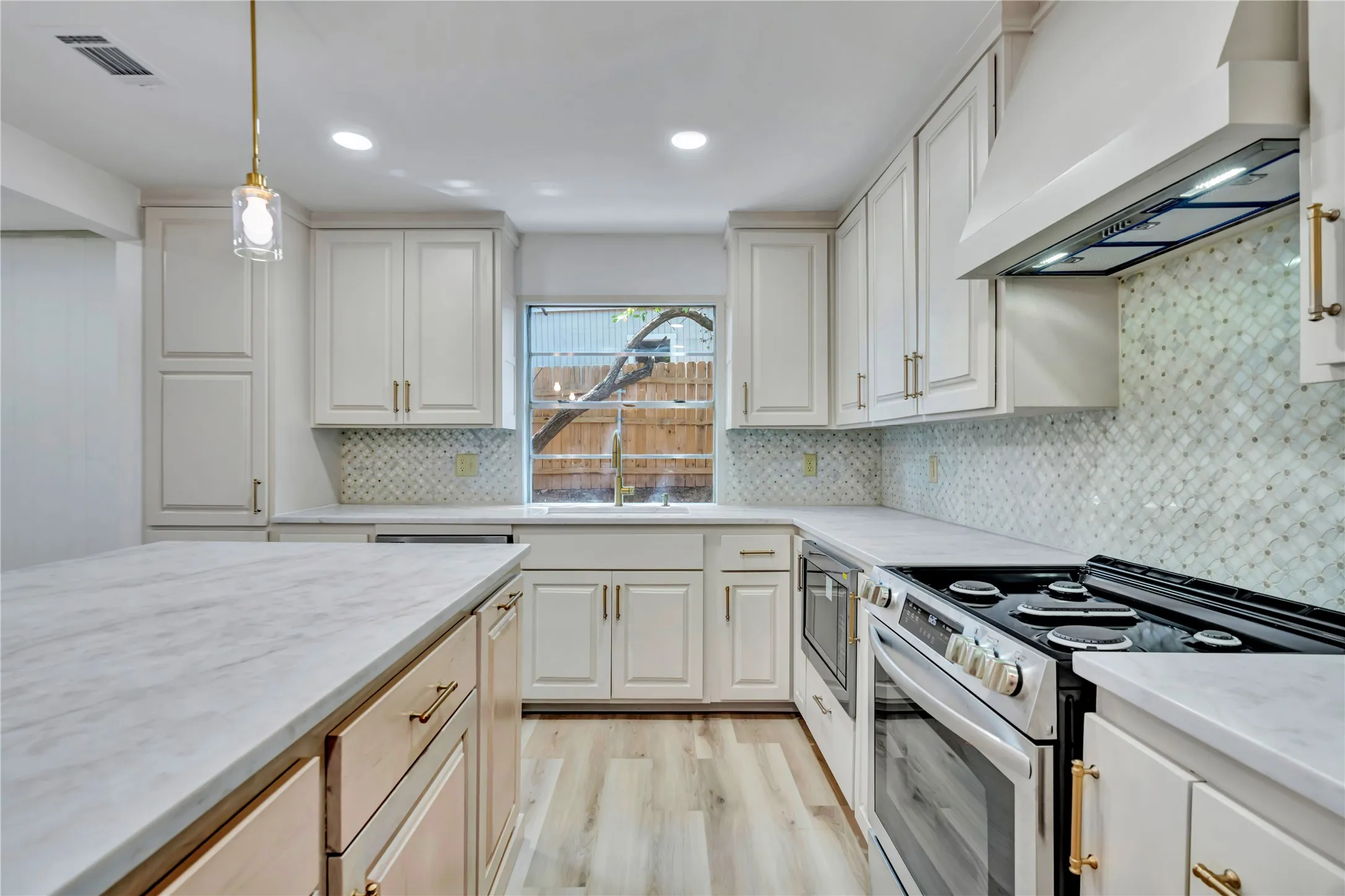Single Family Residence For Sale in Parker County , 601 State Street, Weatherford, Texas 76086, 4 Bedroom, 2 Bathroom, 2 Garage spaces, 1,593 Sqft, built in 1968, mls#21356490, Real Estate Agent in Weatherford, Homes For Sale in Parker county, Homes For Sale in Weatherford, Realtor in Weatherford Texas, Real Estate Brokerage Independent Realty Texas, Luminita Cordes Realtor