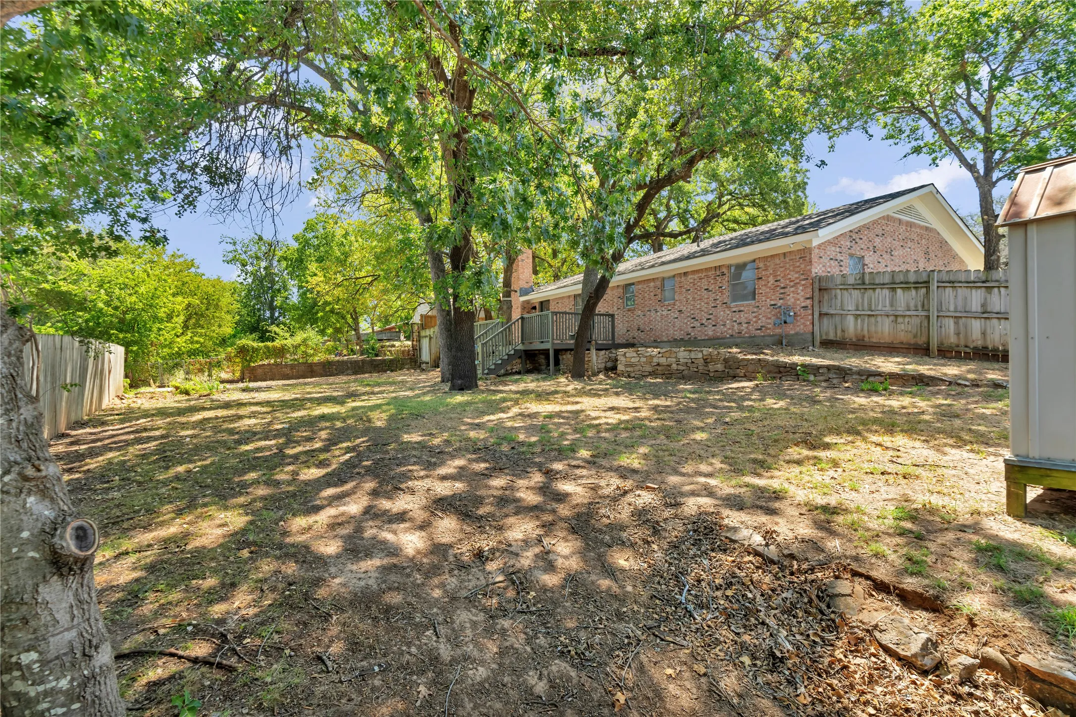 Single Family Residence For Sale in Parker County , 601 State Street, Weatherford, Texas 76086, 4 Bedroom, 2 Bathroom, 2 Garage spaces, 1,593 Sqft, built in 1968, mls#21356490, Real Estate Agent in Weatherford, Homes For Sale in Parker county, Homes For Sale in Weatherford, Realtor in Weatherford Texas, Real Estate Brokerage Independent Realty Texas, Luminita Cordes Realtor