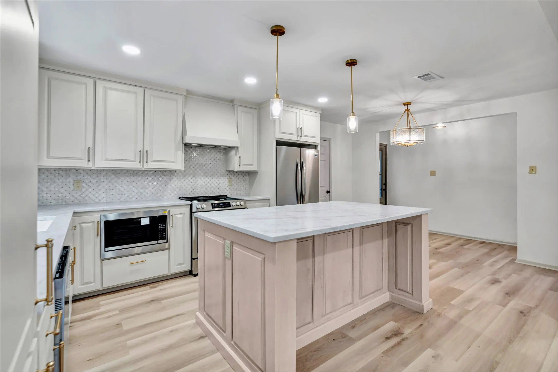 Single Family Residence For Sale in Parker County , 601 State Street, Weatherford, Texas 76086, 4 Bedroom, 2 Bathroom, 2 Garage spaces, 1,593 Sqft, built in 1968, mls#21356490, Real Estate Agent in Weatherford, Homes For Sale in Parker county, Homes For Sale in Weatherford, Realtor in Weatherford Texas, Real Estate Brokerage Independent Realty Texas, Luminita Cordes Realtor