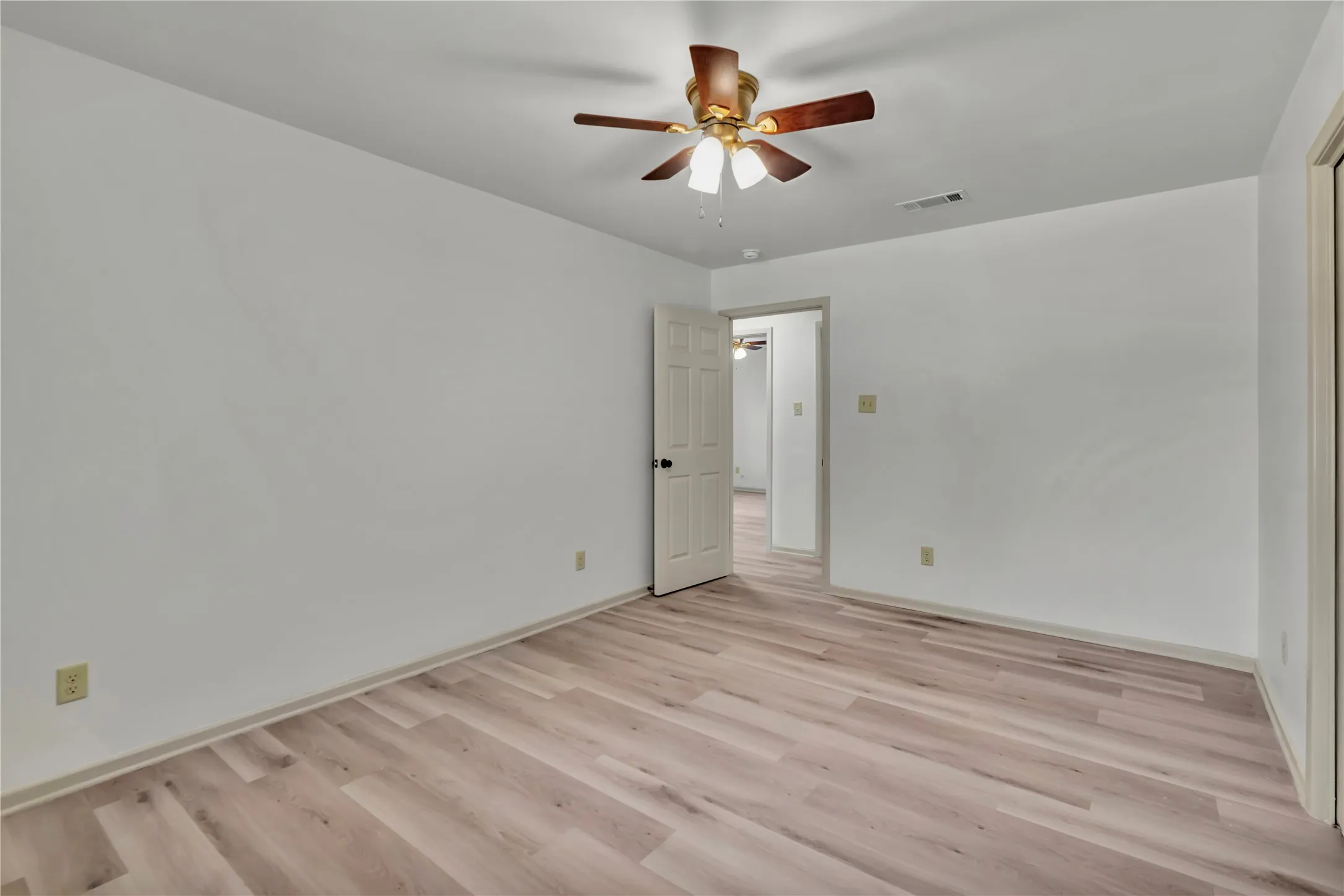 Single Family Residence For Sale in Parker County , 601 State Street, Weatherford, Texas 76086, 4 Bedroom, 2 Bathroom, 2 Garage spaces, 1,593 Sqft, built in 1968, mls#21356490, Real Estate Agent in Weatherford, Homes For Sale in Parker county, Homes For Sale in Weatherford, Realtor in Weatherford Texas, Real Estate Brokerage Independent Realty Texas, Luminita Cordes Realtor