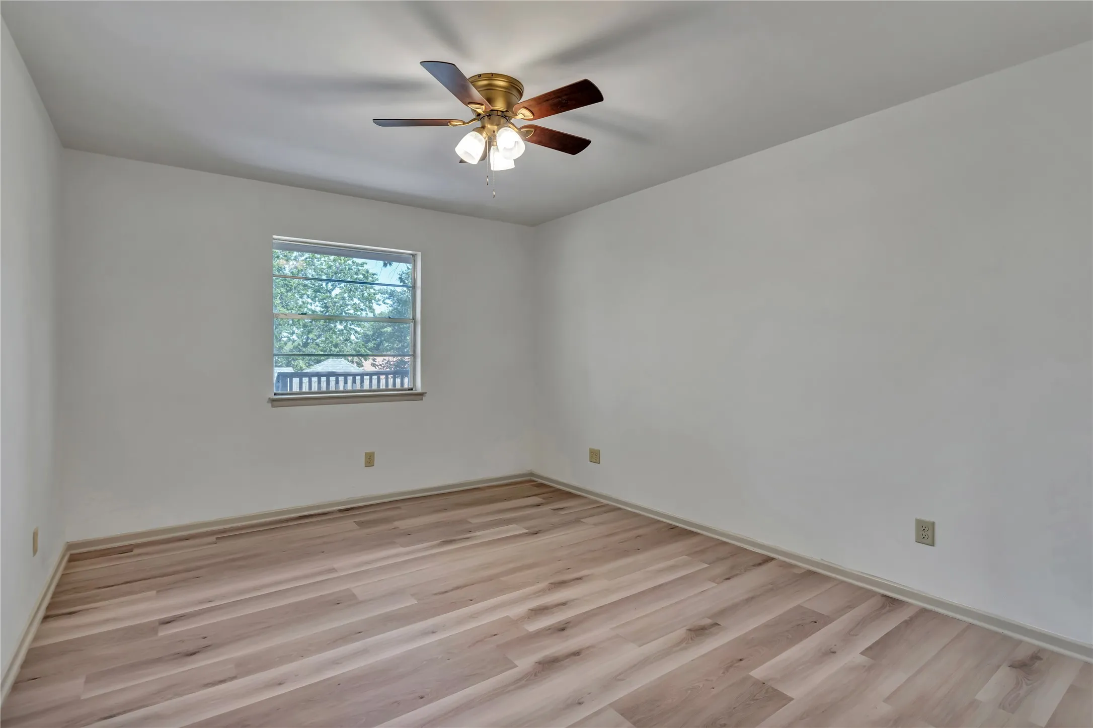 Single Family Residence For Sale in Parker County , 601 State Street, Weatherford, Texas 76086, 4 Bedroom, 2 Bathroom, 2 Garage spaces, 1,593 Sqft, built in 1968, mls#21356490, Real Estate Agent in Weatherford, Homes For Sale in Parker county, Homes For Sale in Weatherford, Realtor in Weatherford Texas, Real Estate Brokerage Independent Realty Texas, Luminita Cordes Realtor