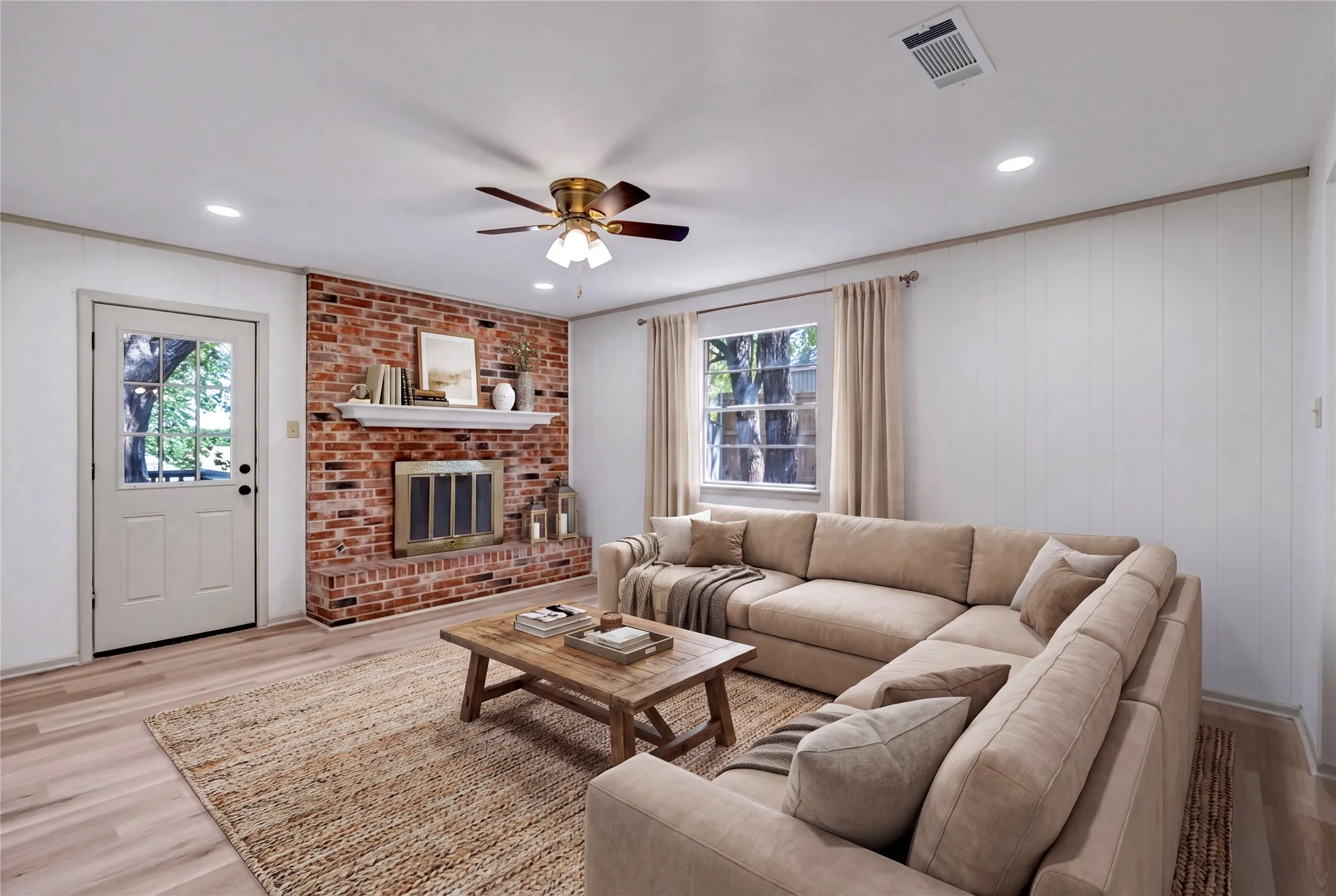 Single Family Residence For Sale in Parker County , 601 State Street, Weatherford, Texas 76086, 4 Bedroom, 2 Bathroom, 2 Garage spaces, 1,593 Sqft, built in 1968, mls#21356490, Real Estate Agent in Weatherford, Homes For Sale in Parker county, Homes For Sale in Weatherford, Realtor in Weatherford Texas, Real Estate Brokerage Independent Realty Texas, Luminita Cordes Realtor