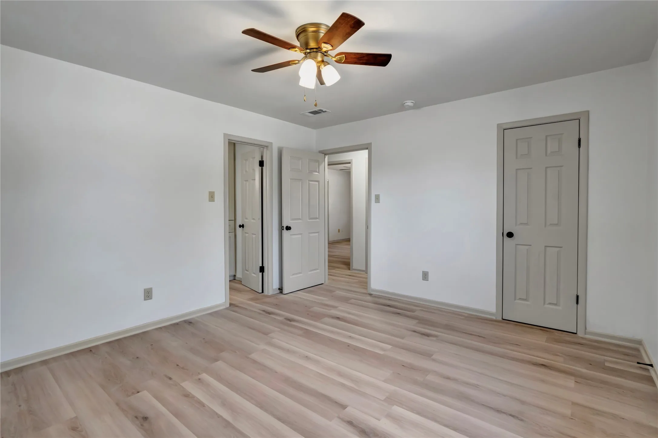 Single Family Residence For Sale in Parker County , 601 State Street, Weatherford, Texas 76086, 4 Bedroom, 2 Bathroom, 2 Garage spaces, 1,593 Sqft, built in 1968, mls#21356490, Real Estate Agent in Weatherford, Homes For Sale in Parker county, Homes For Sale in Weatherford, Realtor in Weatherford Texas, Real Estate Brokerage Independent Realty Texas, Luminita Cordes Realtor