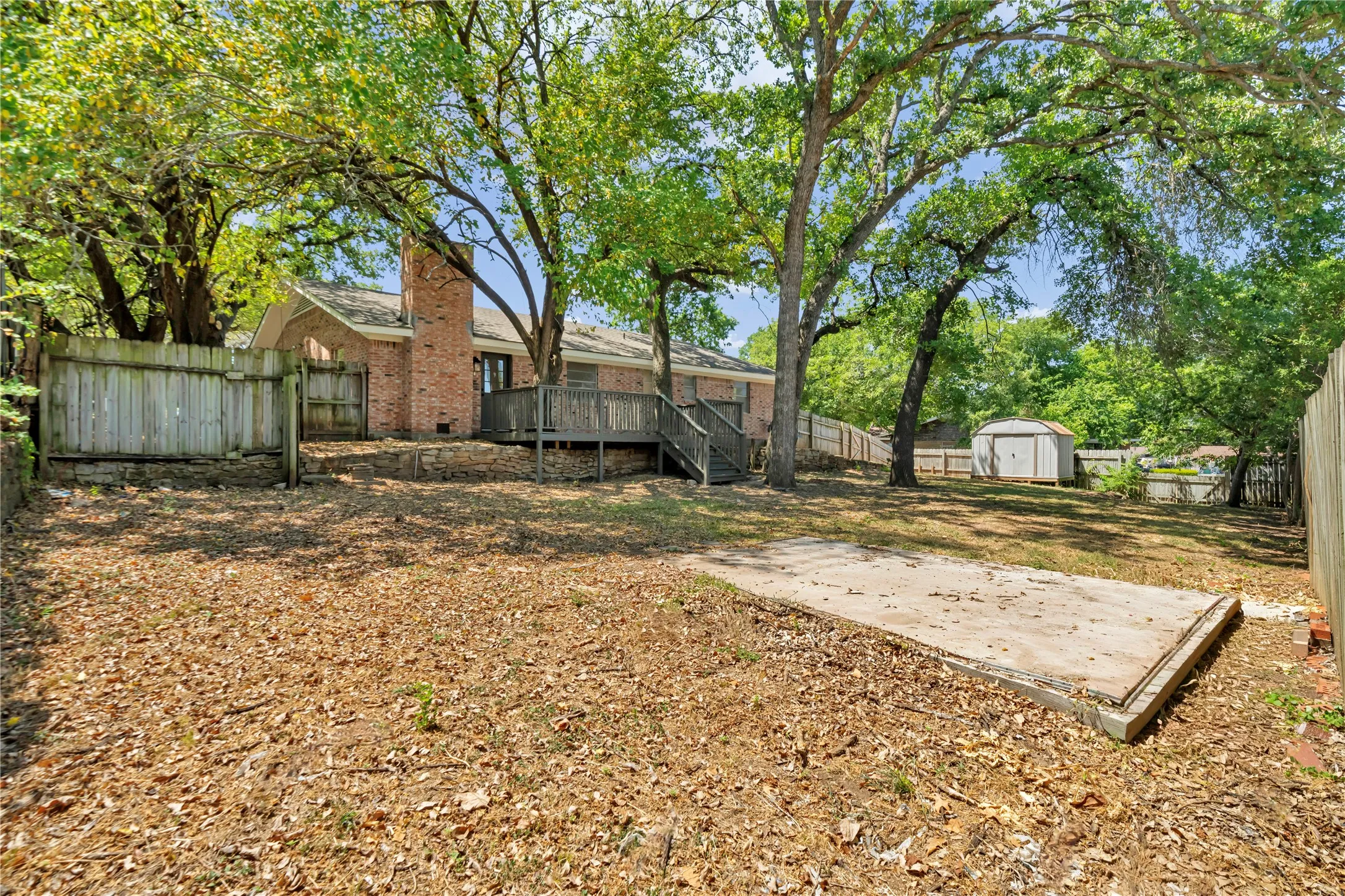 Single Family Residence For Sale in Parker County , 601 State Street, Weatherford, Texas 76086, 4 Bedroom, 2 Bathroom, 2 Garage spaces, 1,593 Sqft, built in 1968, mls#21356490, Real Estate Agent in Weatherford, Homes For Sale in Parker county, Homes For Sale in Weatherford, Realtor in Weatherford Texas, Real Estate Brokerage Independent Realty Texas, Luminita Cordes Realtor