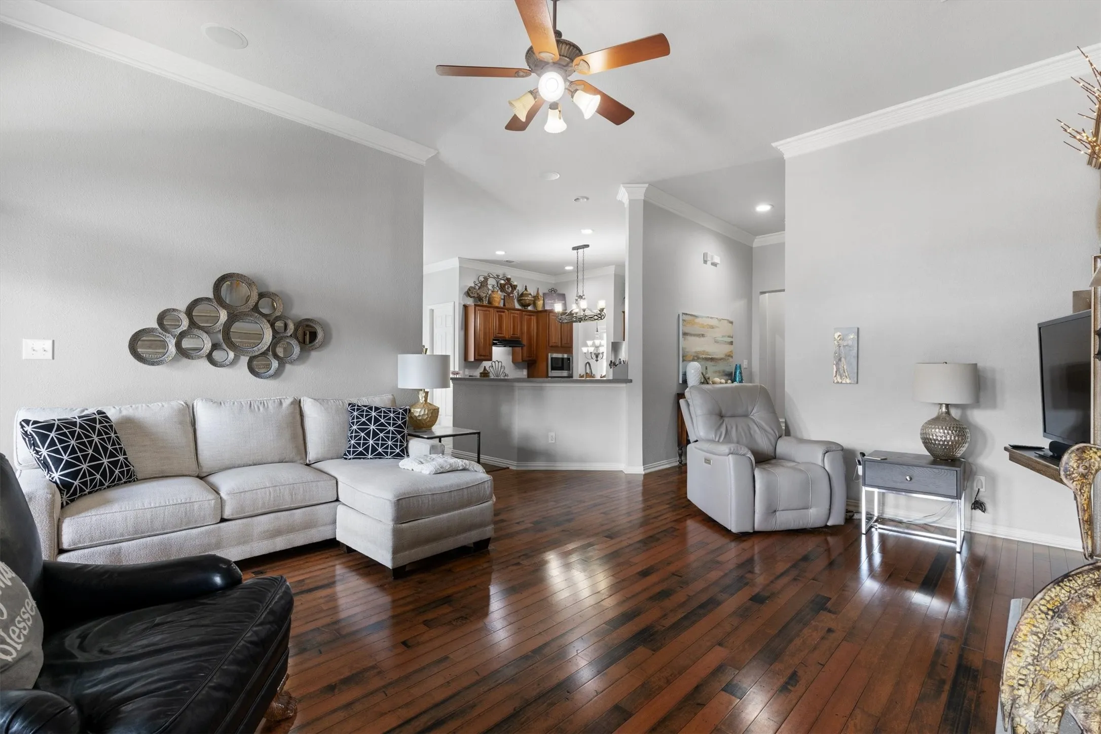 Single Family Residence For Sale in Denton County , 3679 Patriot Drive, Frisco, Texas 75034, 4 Bedroom, 3 Bathroom, 2 Garage spaces, 2,616 Sqft, built in 2002, mls#21357846, Real Estate Agent in Frisco, Homes For Sale in Denton county, Homes For Sale in Frisco, Realtor in Frisco Texas, Real Estate Brokerage Independent Realty Texas, Luminita Cordes Realtor