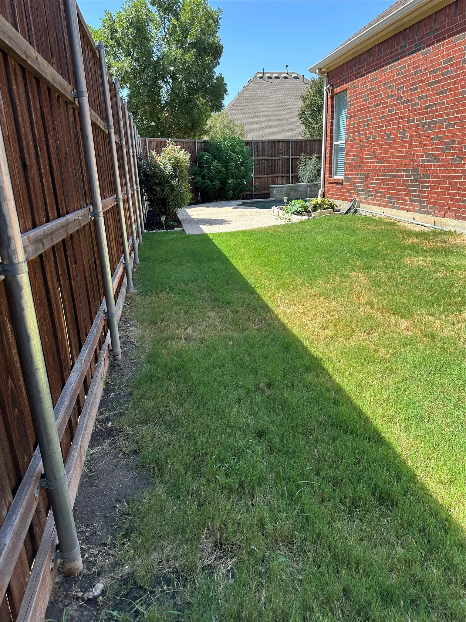 large corner lot also has a side yard.