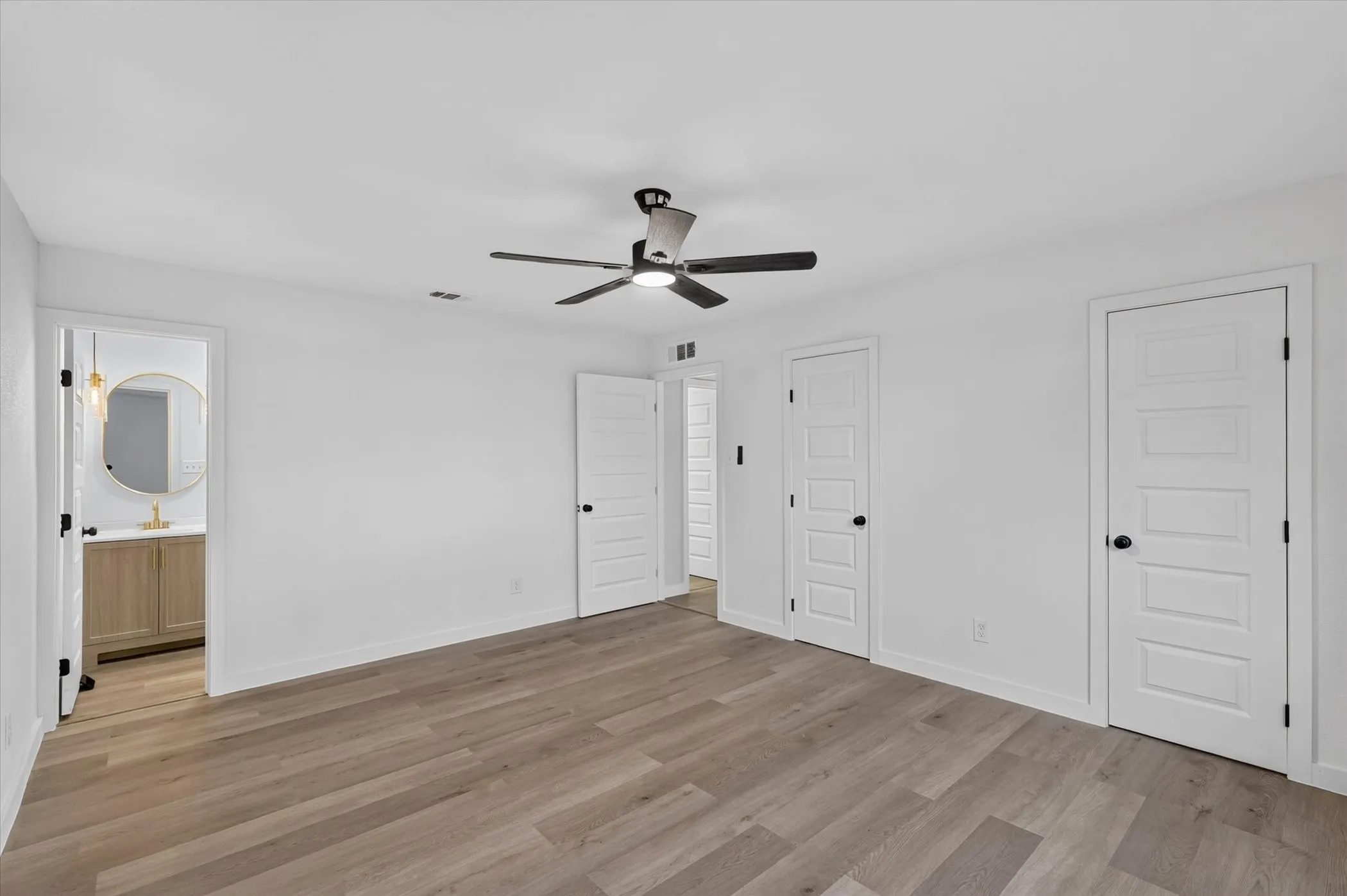 Single Family Residence For Sale in Dallas County , 3045 Villa Sur Trail, Dallas, Texas 75228, 3 Bedroom, 2 Bathroom, 2 Garage spaces, 1,674 Sqft, built in 1980, mls#21359443, Real Estate Agent in Dallas, Homes For Sale in Dallas county, Homes For Sale in Dallas, Realtor in Dallas Texas, Real Estate Brokerage Independent Realty Texas, Luminita Cordes Realtor