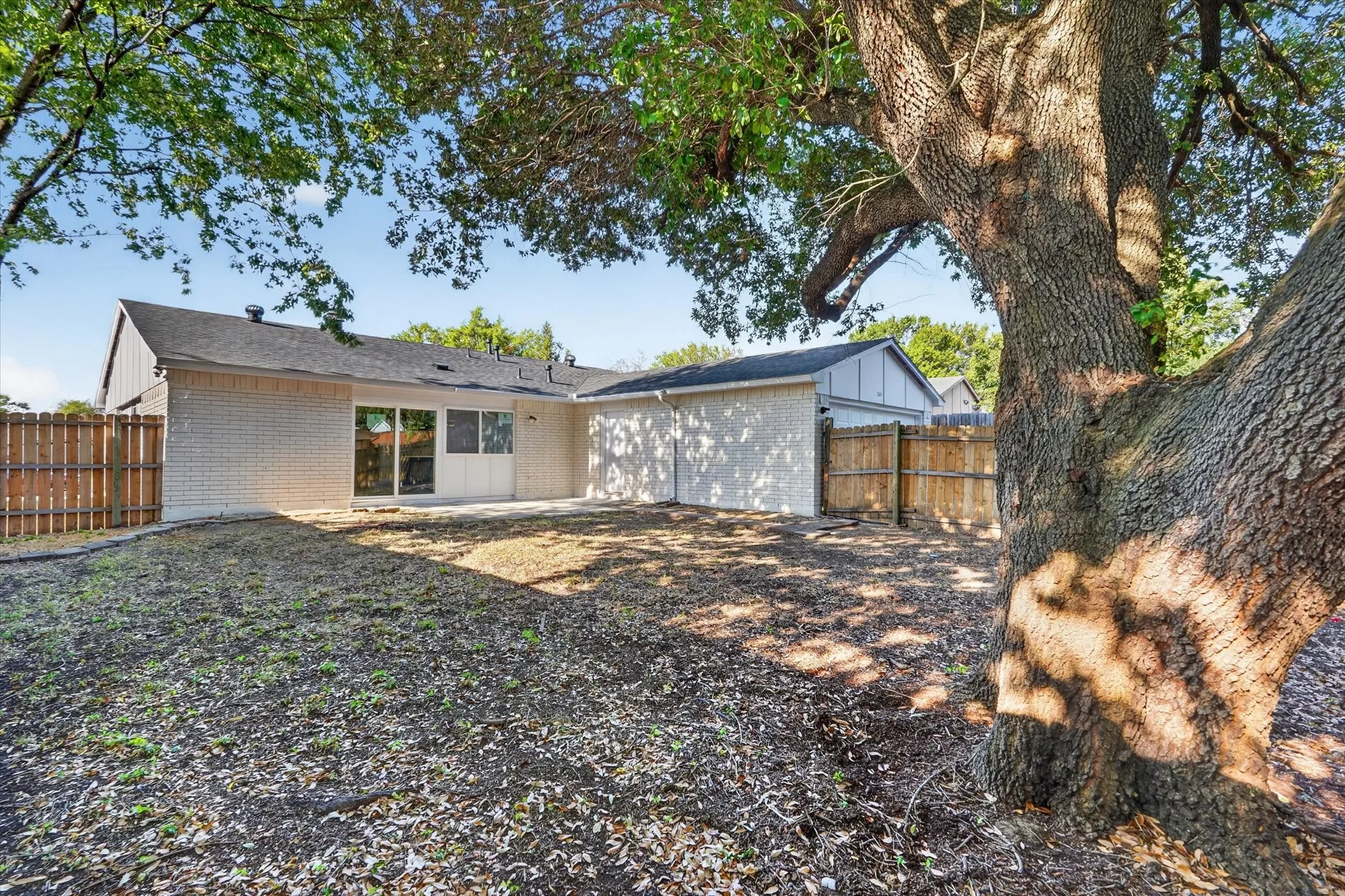 Single Family Residence For Sale in Dallas County , 3045 Villa Sur Trail, Dallas, Texas 75228, 3 Bedroom, 2 Bathroom, 2 Garage spaces, 1,674 Sqft, built in 1980, mls#21359443, Real Estate Agent in Dallas, Homes For Sale in Dallas county, Homes For Sale in Dallas, Realtor in Dallas Texas, Real Estate Brokerage Independent Realty Texas, Luminita Cordes Realtor