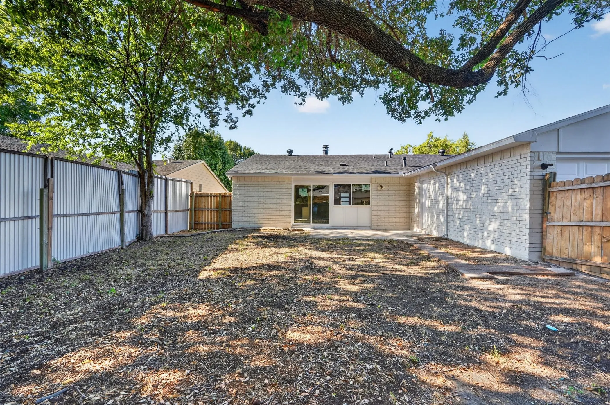 Single Family Residence For Sale in Dallas County , 3045 Villa Sur Trail, Dallas, Texas 75228, 3 Bedroom, 2 Bathroom, 2 Garage spaces, 1,674 Sqft, built in 1980, mls#21359443, Real Estate Agent in Dallas, Homes For Sale in Dallas county, Homes For Sale in Dallas, Realtor in Dallas Texas, Real Estate Brokerage Independent Realty Texas, Luminita Cordes Realtor