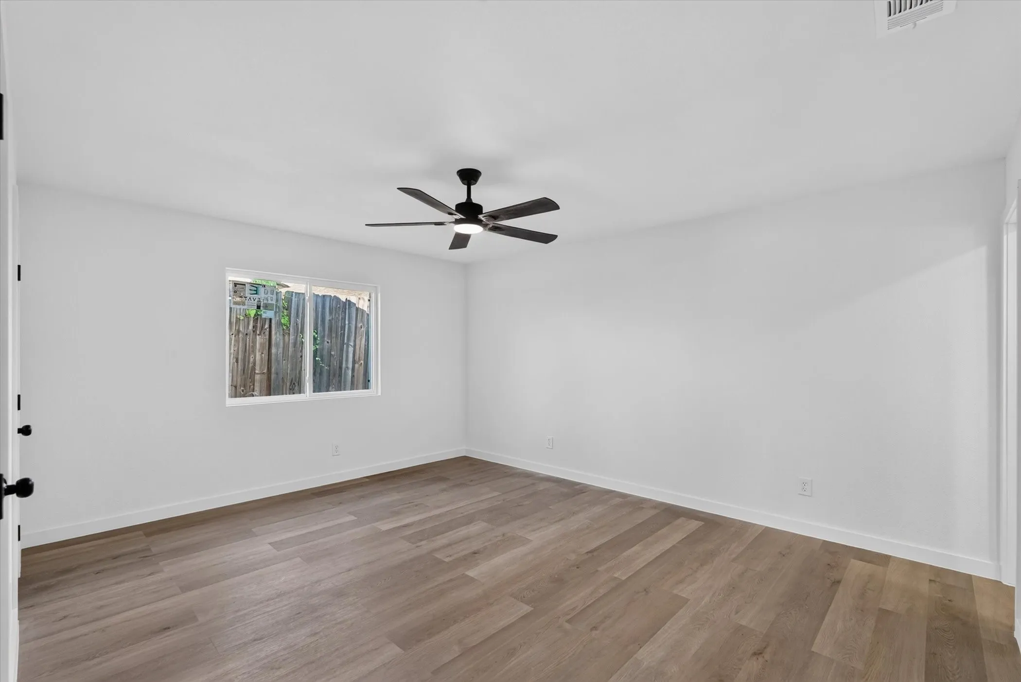 Single Family Residence For Sale in Dallas County , 3045 Villa Sur Trail, Dallas, Texas 75228, 3 Bedroom, 2 Bathroom, 2 Garage spaces, 1,674 Sqft, built in 1980, mls#21359443, Real Estate Agent in Dallas, Homes For Sale in Dallas county, Homes For Sale in Dallas, Realtor in Dallas Texas, Real Estate Brokerage Independent Realty Texas, Luminita Cordes Realtor