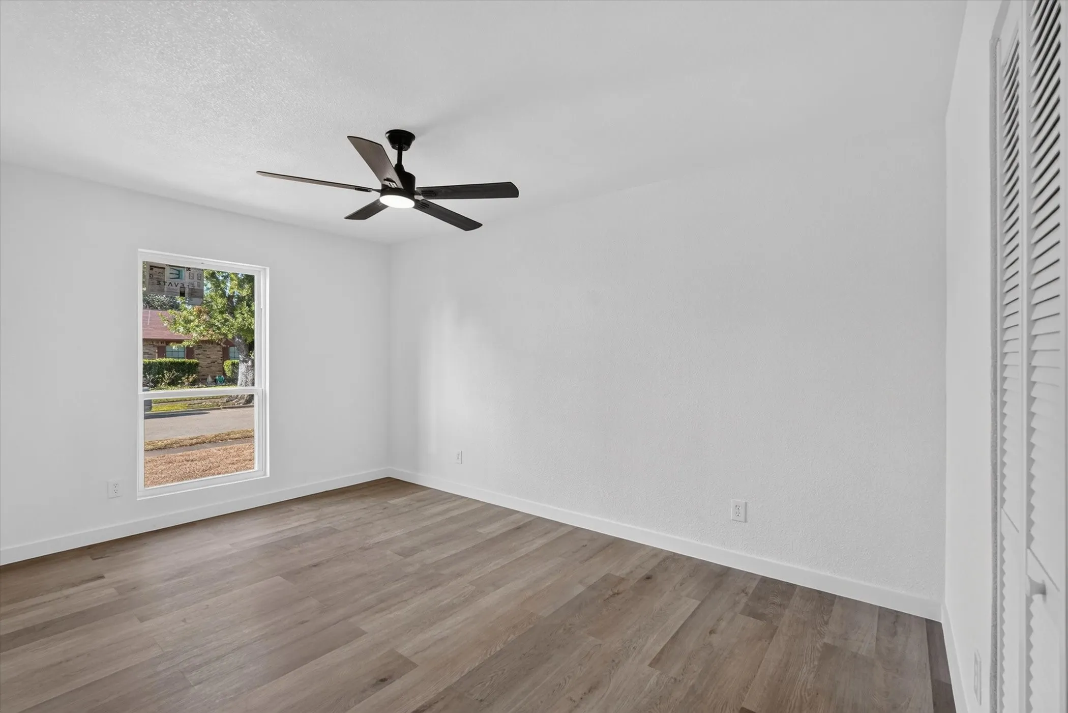 Single Family Residence For Sale in Dallas County , 3045 Villa Sur Trail, Dallas, Texas 75228, 3 Bedroom, 2 Bathroom, 2 Garage spaces, 1,674 Sqft, built in 1980, mls#21359443, Real Estate Agent in Dallas, Homes For Sale in Dallas county, Homes For Sale in Dallas, Realtor in Dallas Texas, Real Estate Brokerage Independent Realty Texas, Luminita Cordes Realtor