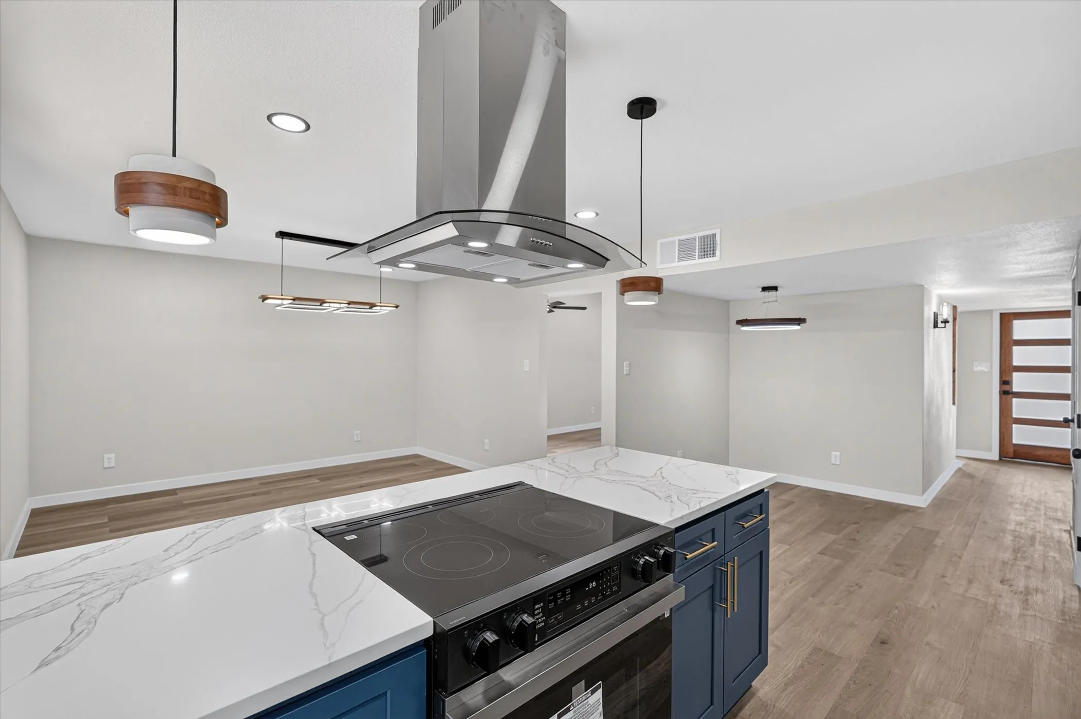Single Family Residence For Sale in Dallas County , 3045 Villa Sur Trail, Dallas, Texas 75228, 3 Bedroom, 2 Bathroom, 2 Garage spaces, 1,674 Sqft, built in 1980, mls#21359443, Real Estate Agent in Dallas, Homes For Sale in Dallas county, Homes For Sale in Dallas, Realtor in Dallas Texas, Real Estate Brokerage Independent Realty Texas, Luminita Cordes Realtor