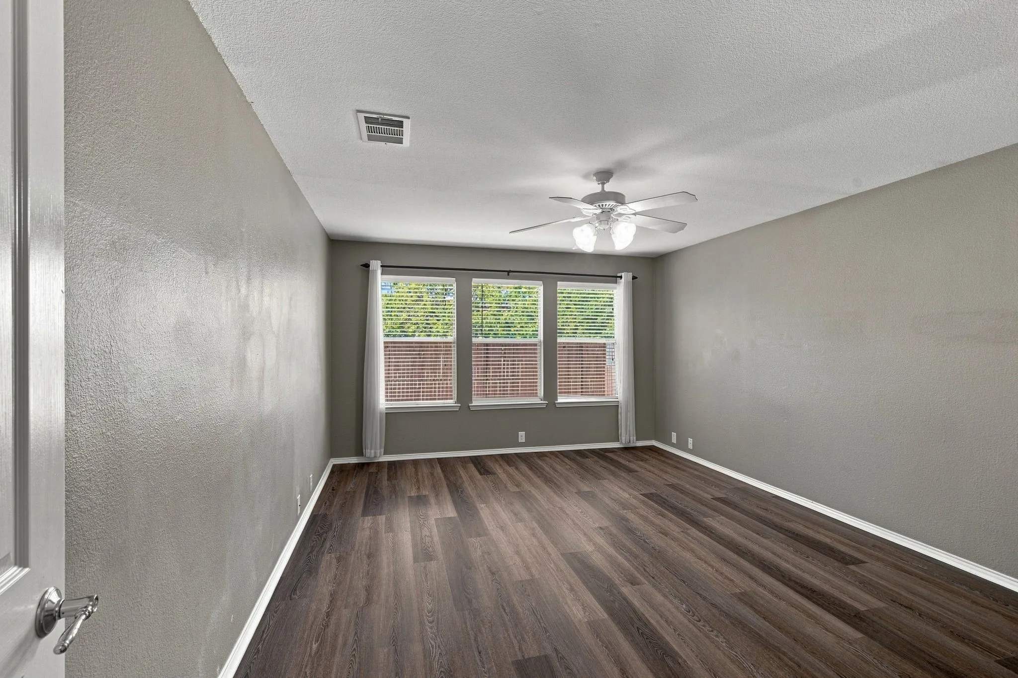 Single Family Residence For Rent in Tarrant County , 4521 Sheldon Trail, Fort Worth, Texas 76244, 3 Bedroom, 2 Bathroom, 2 Garage spaces, 1,840 Sqft, built in 2009, mls#21359538, Real Estate Agent in Fort Worth, Homes For Rent in Tarrant county, Homes For Rent in Fort Worth, Realtor in Fort Worth Texas, Real Estate Brokerage Independent Realty Texas, Luminita Cordes Realtor