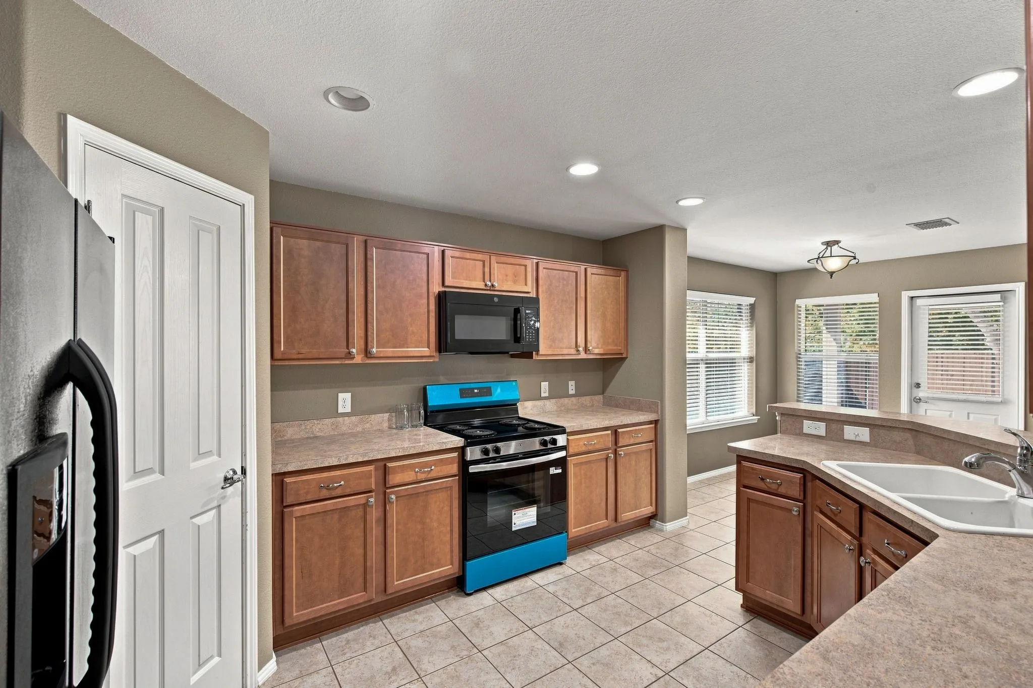 Single Family Residence For Rent in Tarrant County , 4521 Sheldon Trail, Fort Worth, Texas 76244, 3 Bedroom, 2 Bathroom, 2 Garage spaces, 1,840 Sqft, built in 2009, mls#21359538, Real Estate Agent in Fort Worth, Homes For Rent in Tarrant county, Homes For Rent in Fort Worth, Realtor in Fort Worth Texas, Real Estate Brokerage Independent Realty Texas, Luminita Cordes Realtor