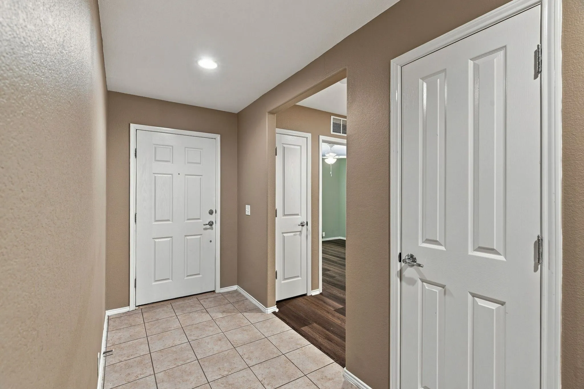 Single Family Residence For Rent in Tarrant County , 4521 Sheldon Trail, Fort Worth, Texas 76244, 3 Bedroom, 2 Bathroom, 2 Garage spaces, 1,840 Sqft, built in 2009, mls#21359538, Real Estate Agent in Fort Worth, Homes For Rent in Tarrant county, Homes For Rent in Fort Worth, Realtor in Fort Worth Texas, Real Estate Brokerage Independent Realty Texas, Luminita Cordes Realtor