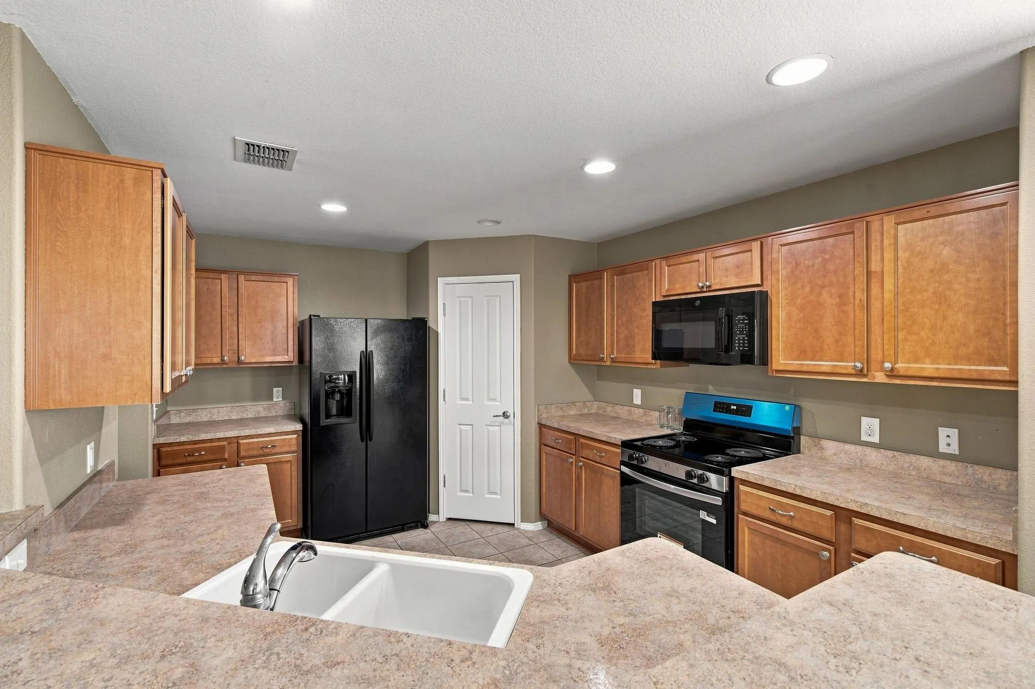 Single Family Residence For Rent in Tarrant County , 4521 Sheldon Trail, Fort Worth, Texas 76244, 3 Bedroom, 2 Bathroom, 2 Garage spaces, 1,840 Sqft, built in 2009, mls#21359538, Real Estate Agent in Fort Worth, Homes For Rent in Tarrant county, Homes For Rent in Fort Worth, Realtor in Fort Worth Texas, Real Estate Brokerage Independent Realty Texas, Luminita Cordes Realtor