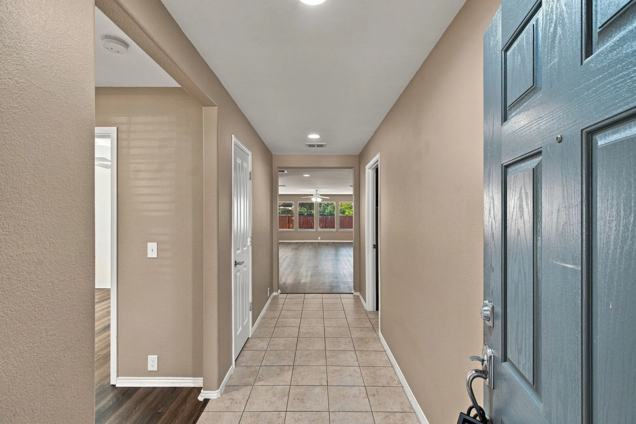 Single Family Residence For Rent in Tarrant County , 4521 Sheldon Trail, Fort Worth, Texas 76244, 3 Bedroom, 2 Bathroom, 2 Garage spaces, 1,840 Sqft, built in 2009, mls#21359538, Real Estate Agent in Fort Worth, Homes For Rent in Tarrant county, Homes For Rent in Fort Worth, Realtor in Fort Worth Texas, Real Estate Brokerage Independent Realty Texas, Luminita Cordes Realtor