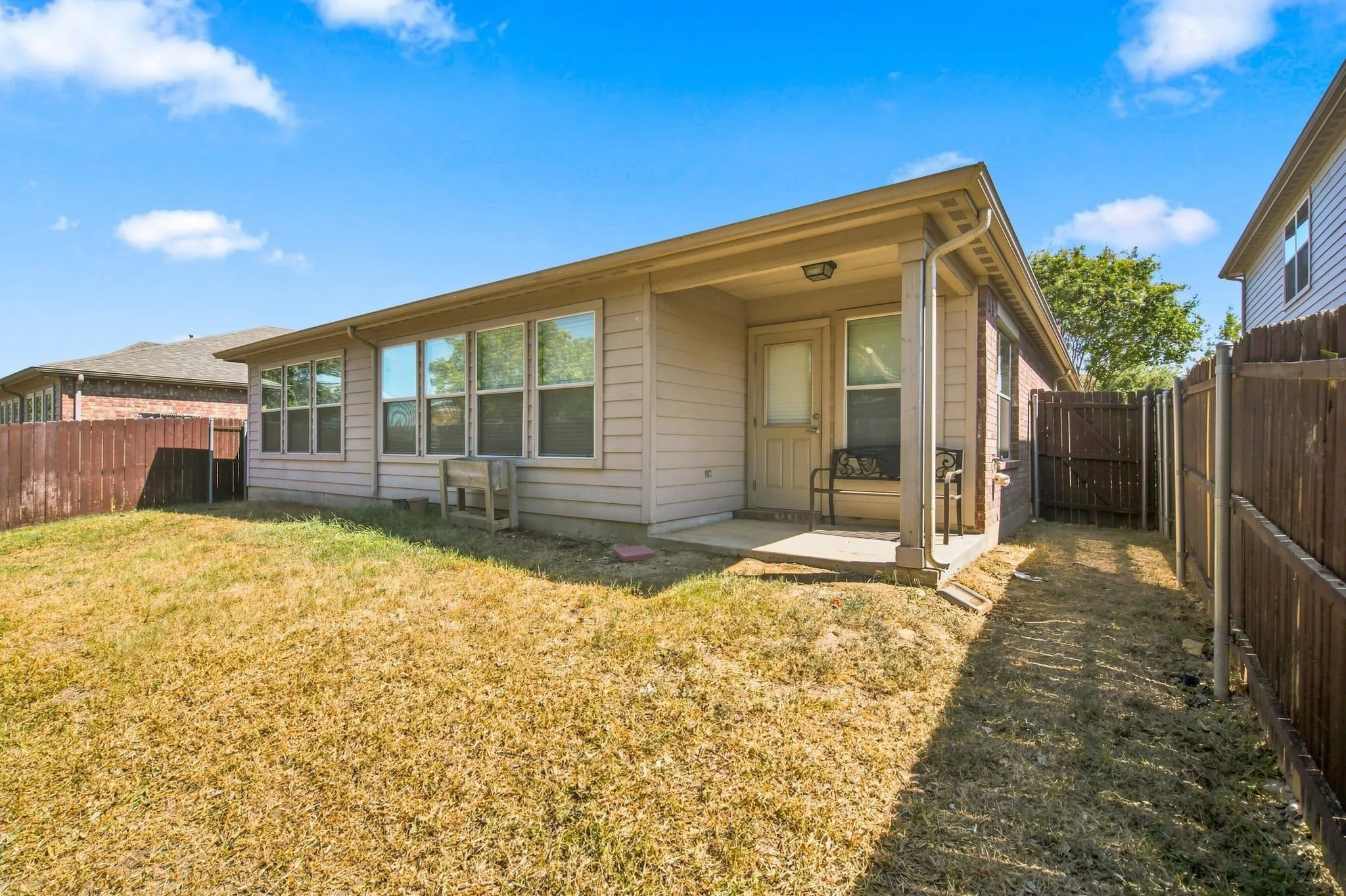 Single Family Residence For Rent in Tarrant County , 4521 Sheldon Trail, Fort Worth, Texas 76244, 3 Bedroom, 2 Bathroom, 2 Garage spaces, 1,840 Sqft, built in 2009, mls#21359538, Real Estate Agent in Fort Worth, Homes For Rent in Tarrant county, Homes For Rent in Fort Worth, Realtor in Fort Worth Texas, Real Estate Brokerage Independent Realty Texas, Luminita Cordes Realtor